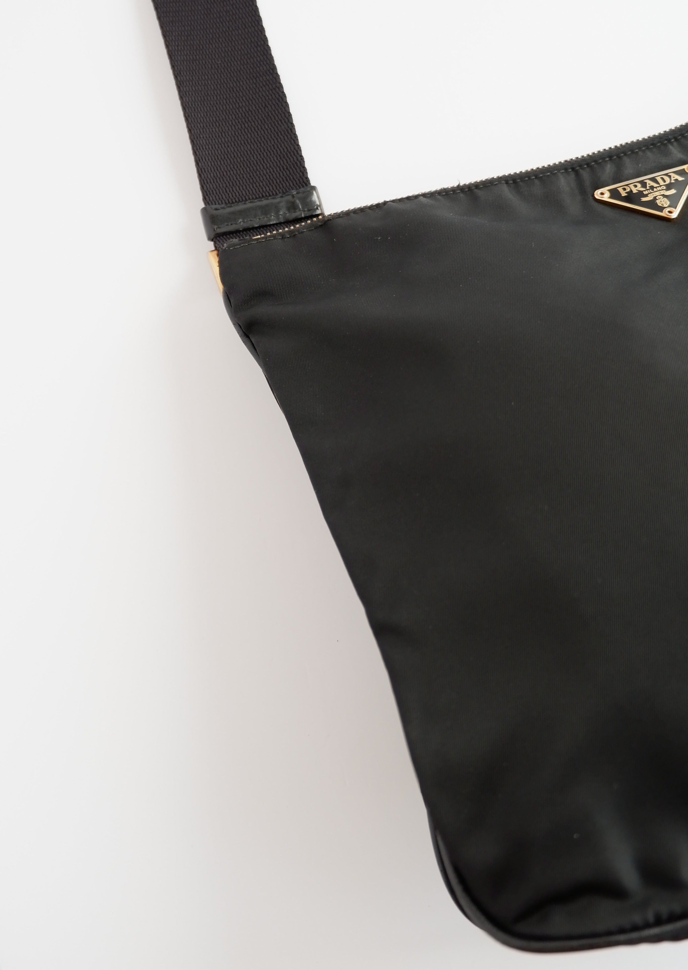 Authentique sac à bandoulière en nylon noir Prada d'occasion
