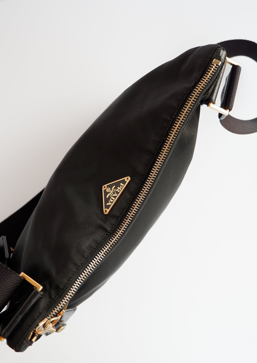 Authentique sac à bandoulière en nylon noir Prada d'occasion