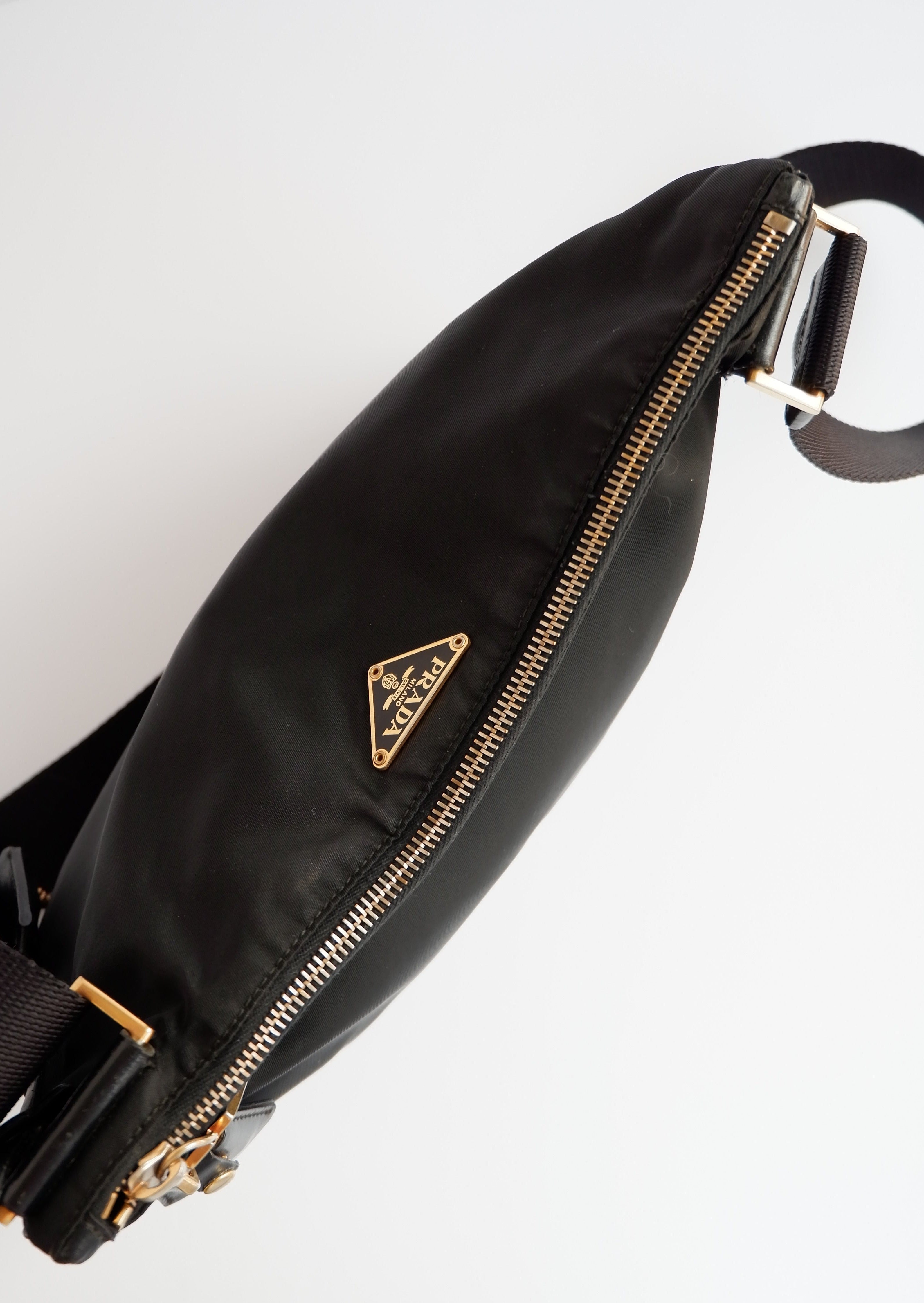 Authentique sac à bandoulière en nylon noir Prada d'occasion