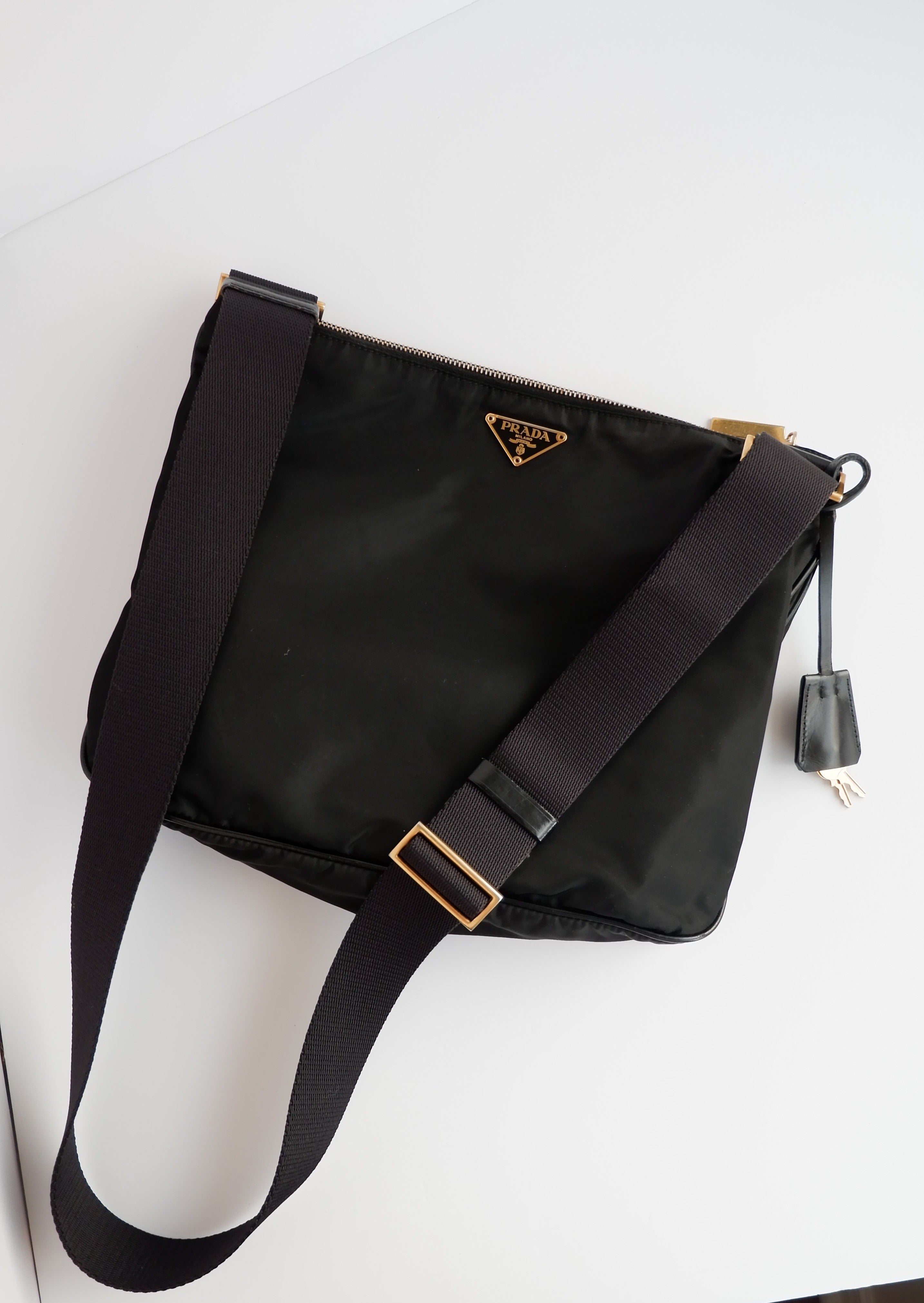 Authentique sac à bandoulière en nylon noir Prada d'occasion