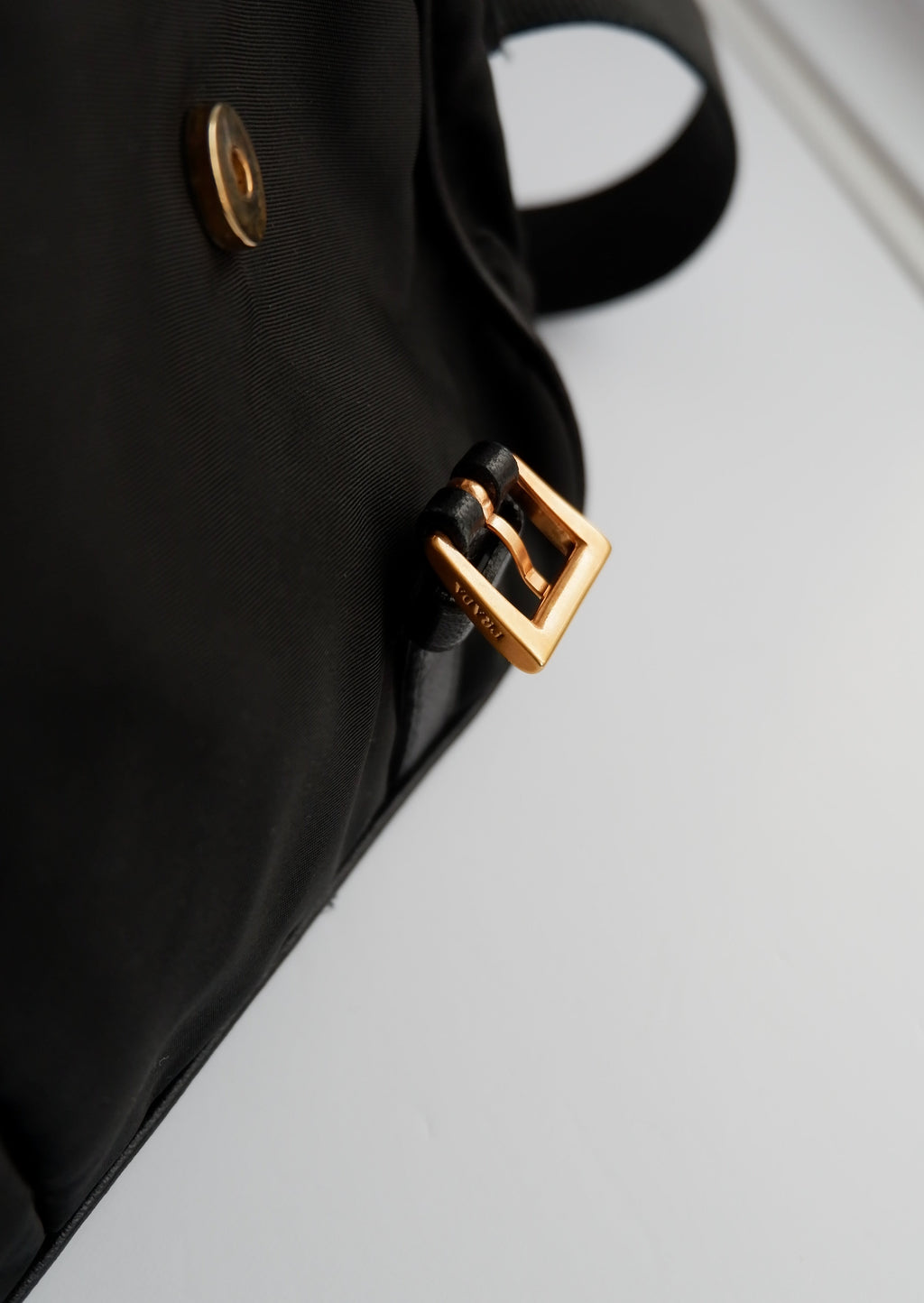 Authentique Sac bandoulière Prada en nylon et cuir noir, d'occasion