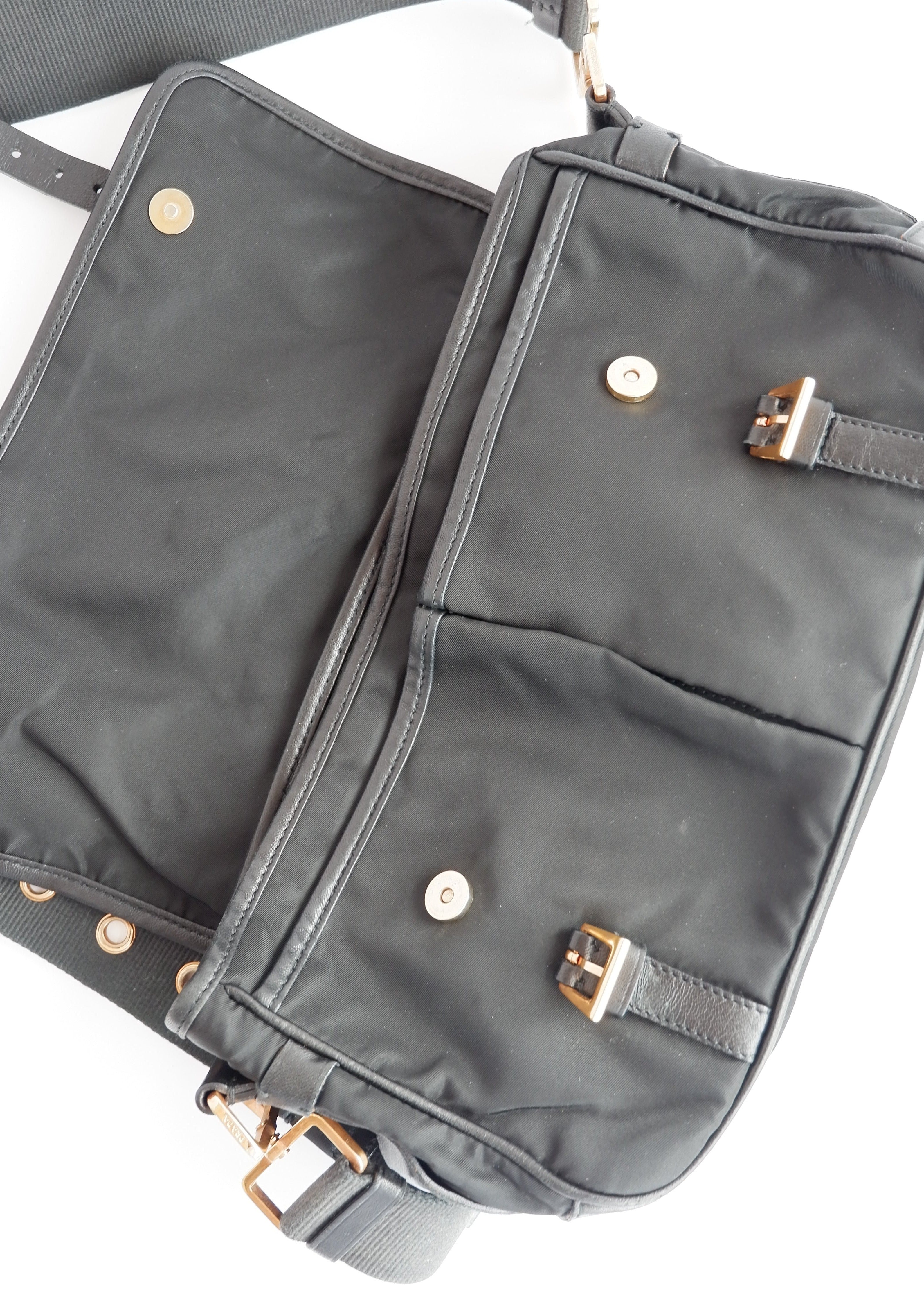 Authentique Sac bandoulière Prada en nylon et cuir noir, d'occasion