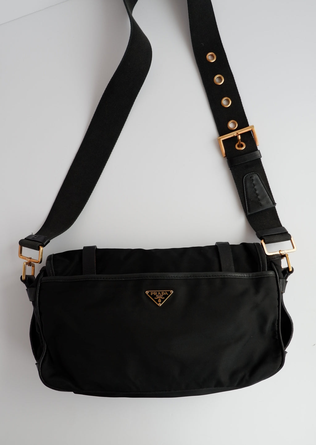 Authentique Sac bandoulière Prada en nylon et cuir noir, d'occasion