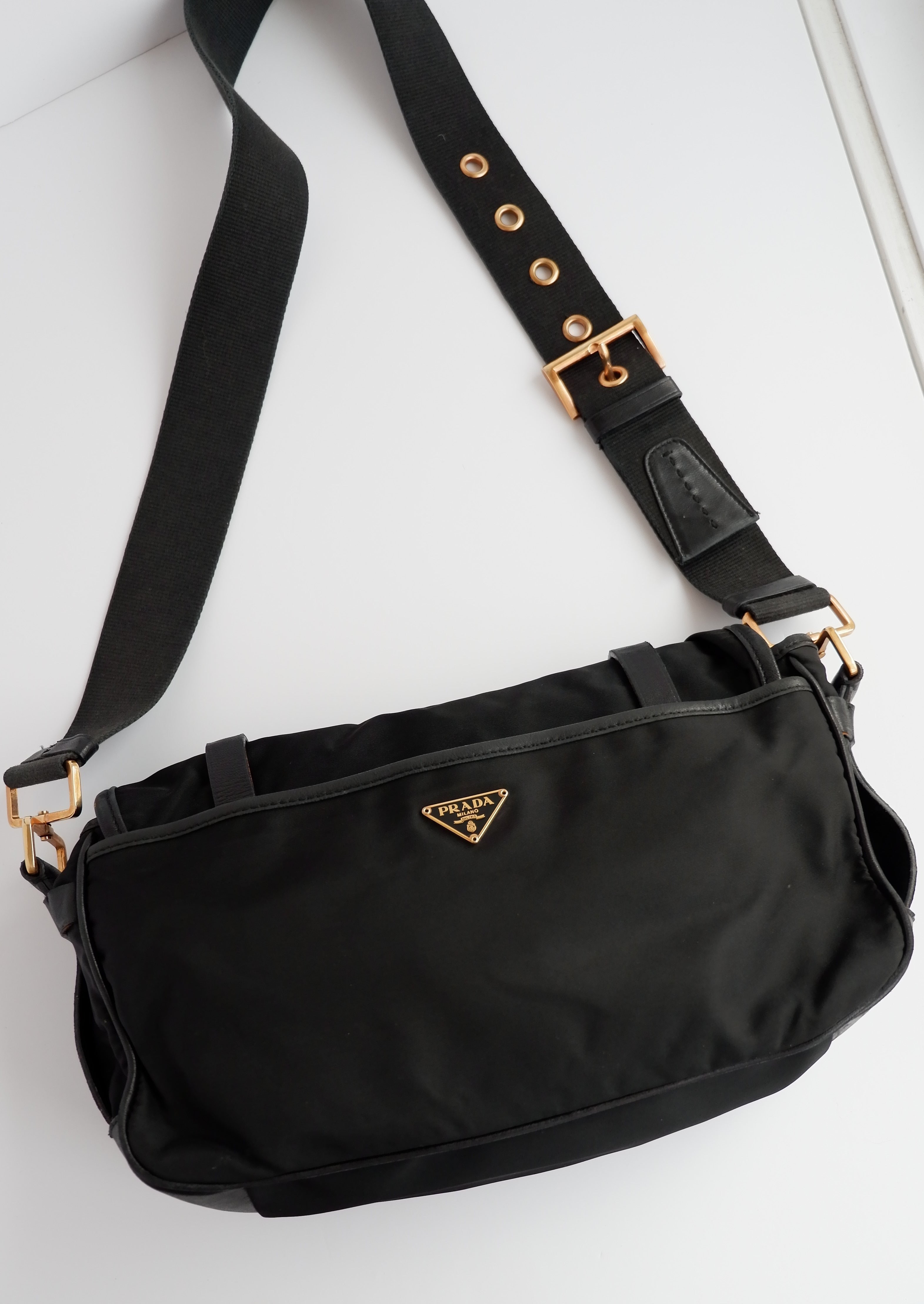 Authentique Sac bandoulière Prada en nylon et cuir noir, d'occasion