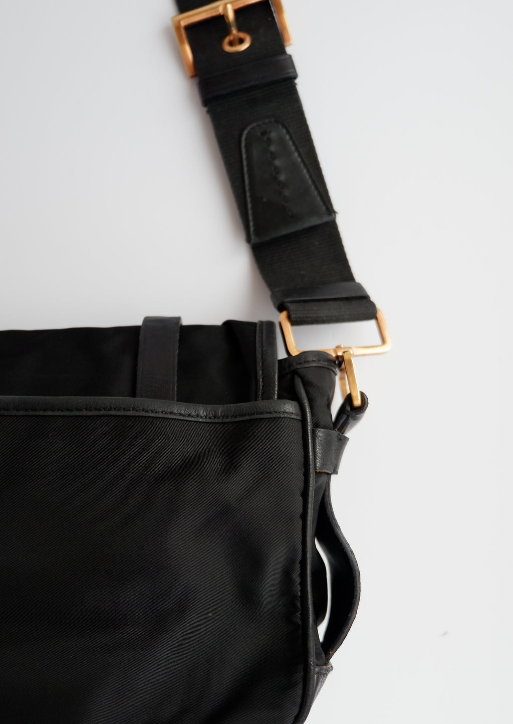 Authentique Sac bandoulière Prada en nylon et cuir noir, d'occasion