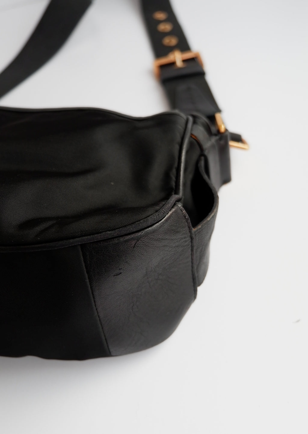Authentique Sac bandoulière Prada en nylon et cuir noir, d'occasion