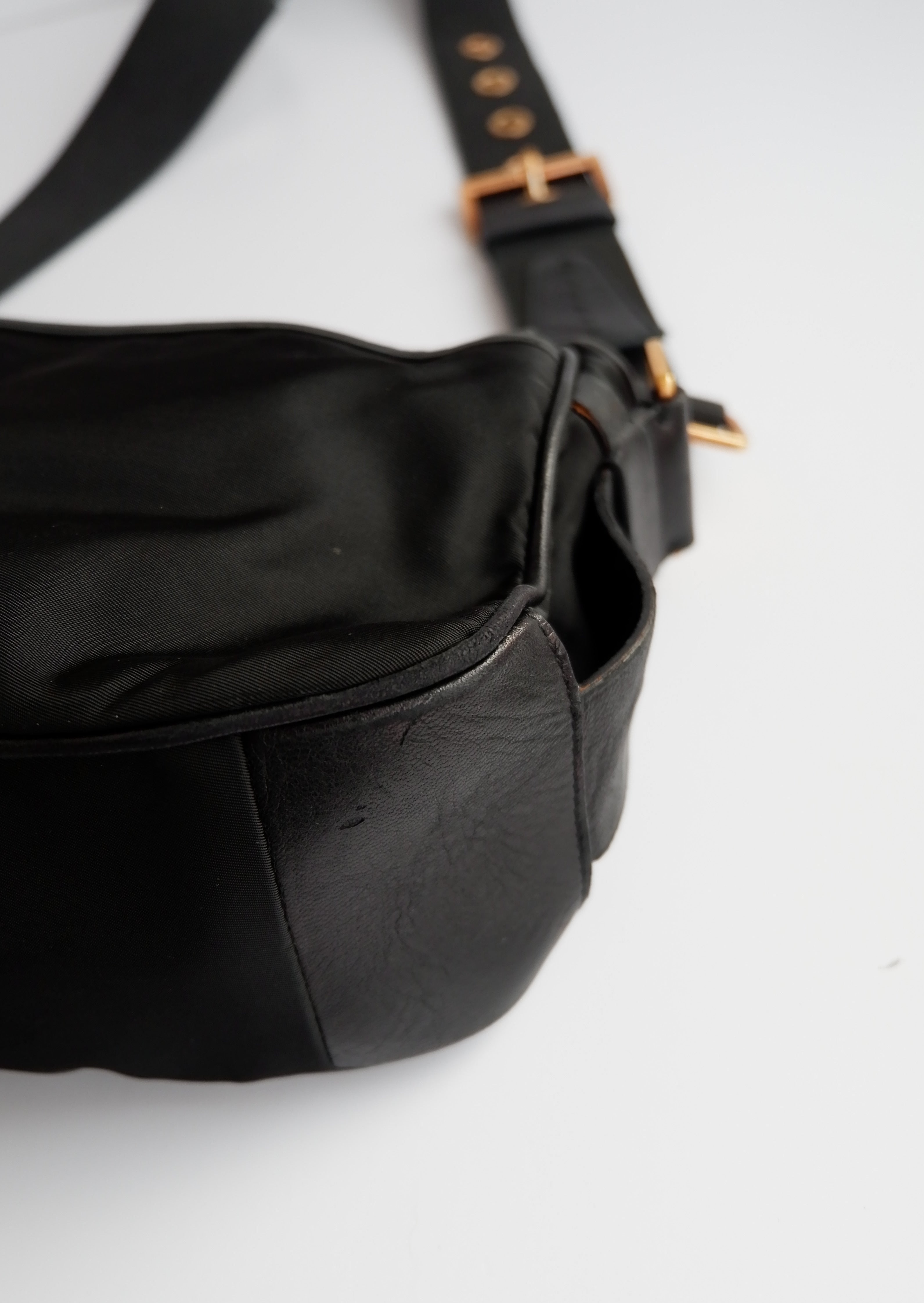 Authentique Sac bandoulière Prada en nylon et cuir noir, d'occasion