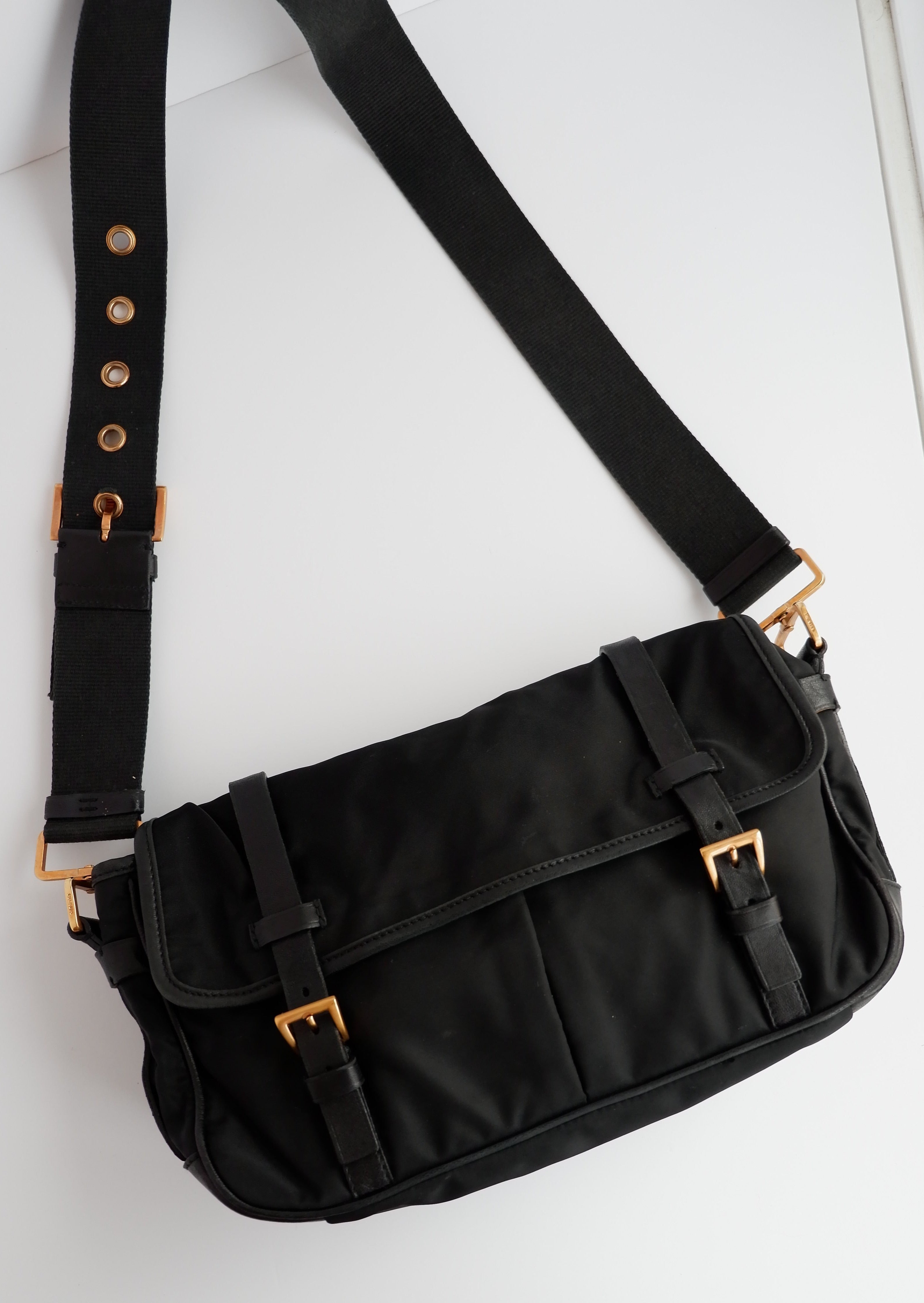 Authentique Sac bandoulière Prada en nylon et cuir noir, d'occasion