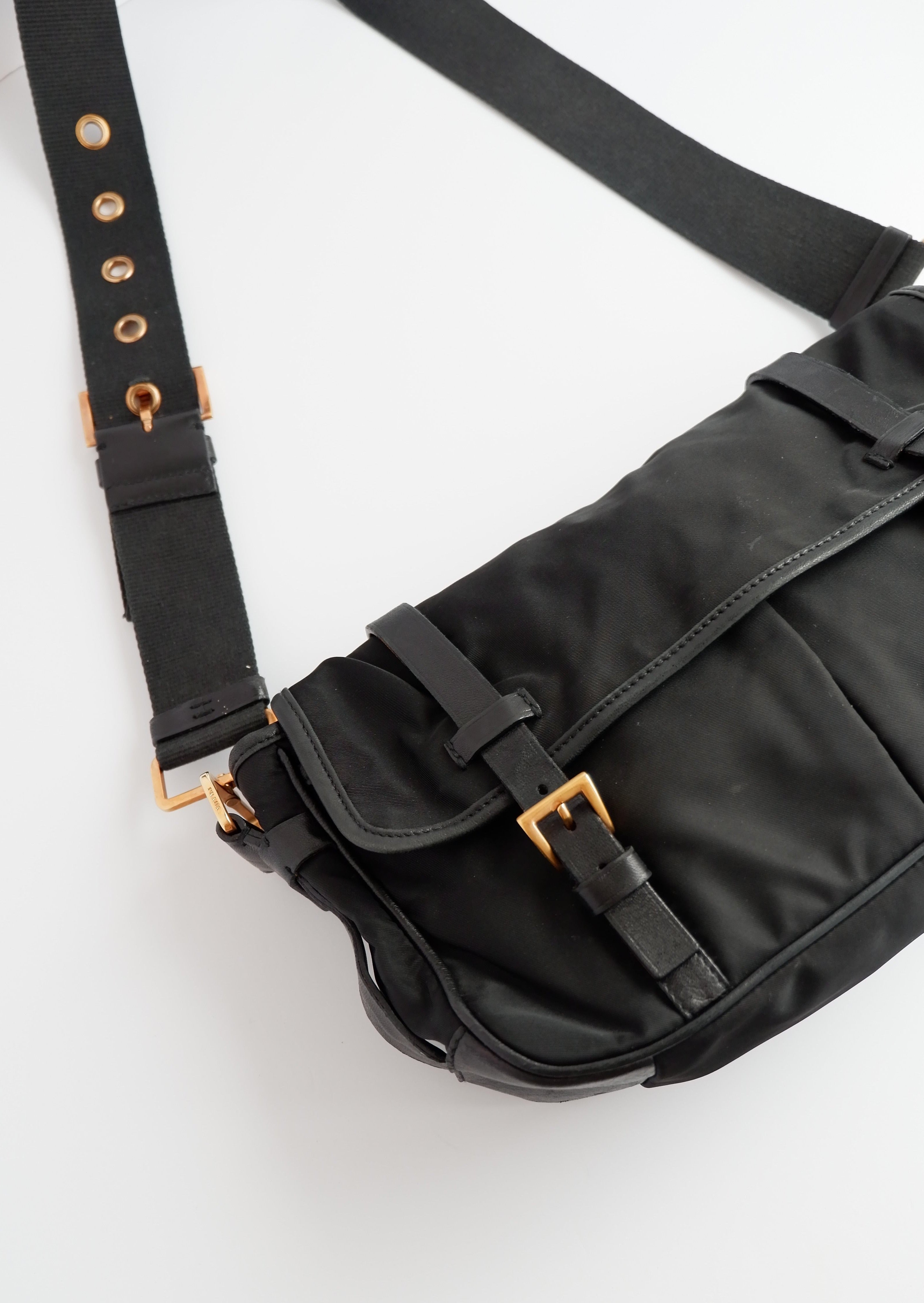 Authentique Sac bandoulière Prada en nylon et cuir noir, d'occasion