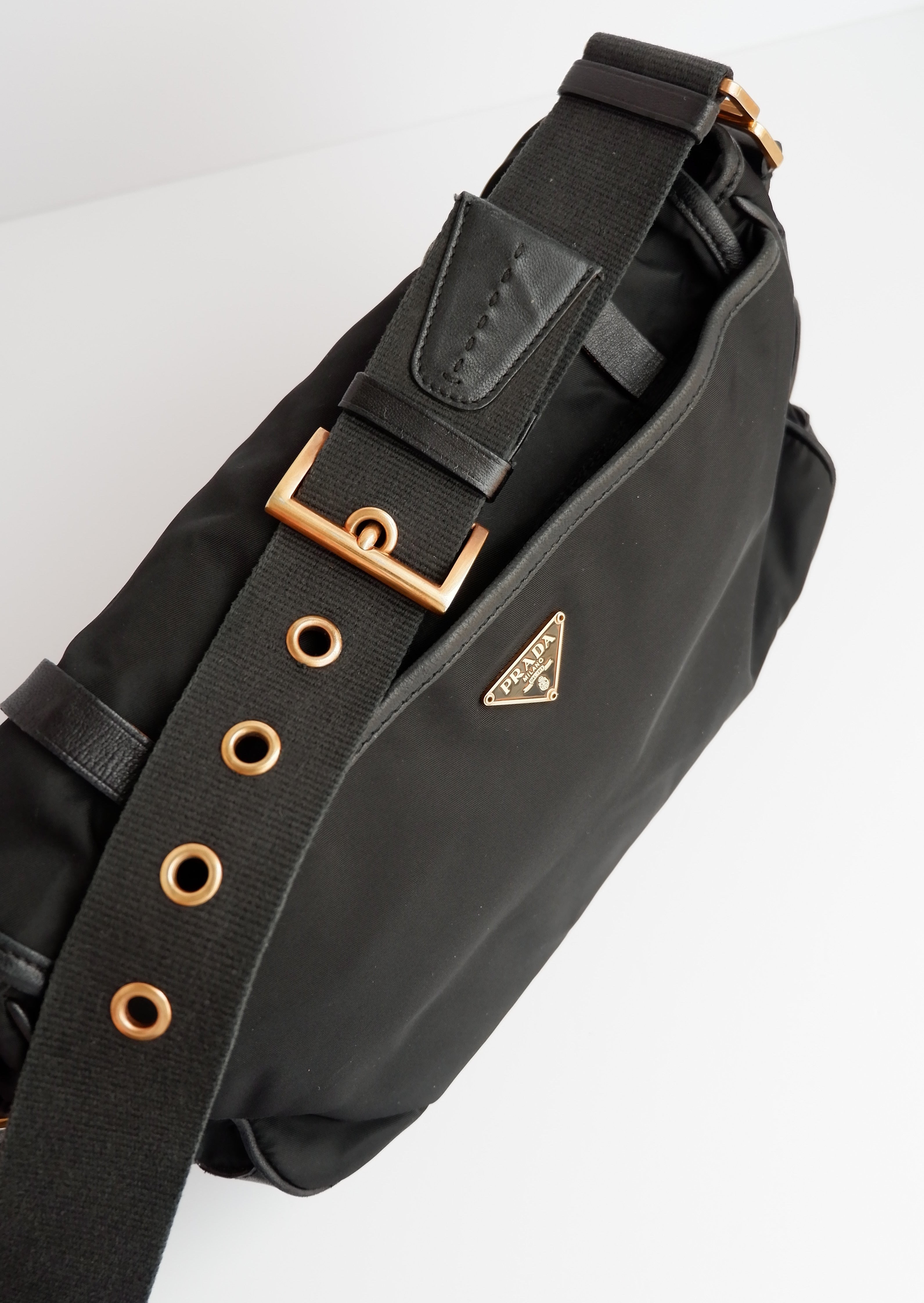 Authentique Sac bandoulière Prada en nylon et cuir noir, d'occasion