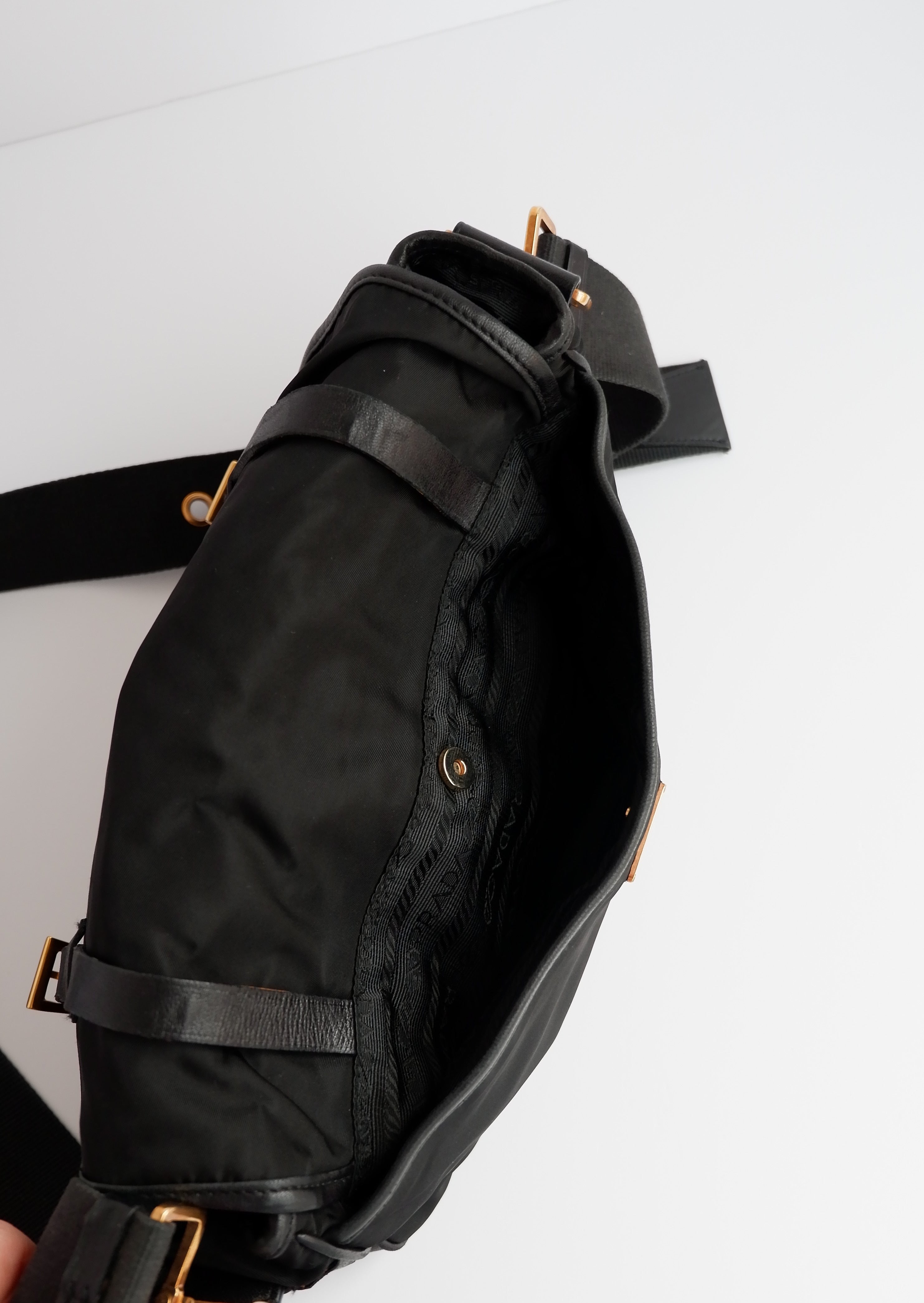 Authentique Sac bandoulière Prada en nylon et cuir noir, d'occasion