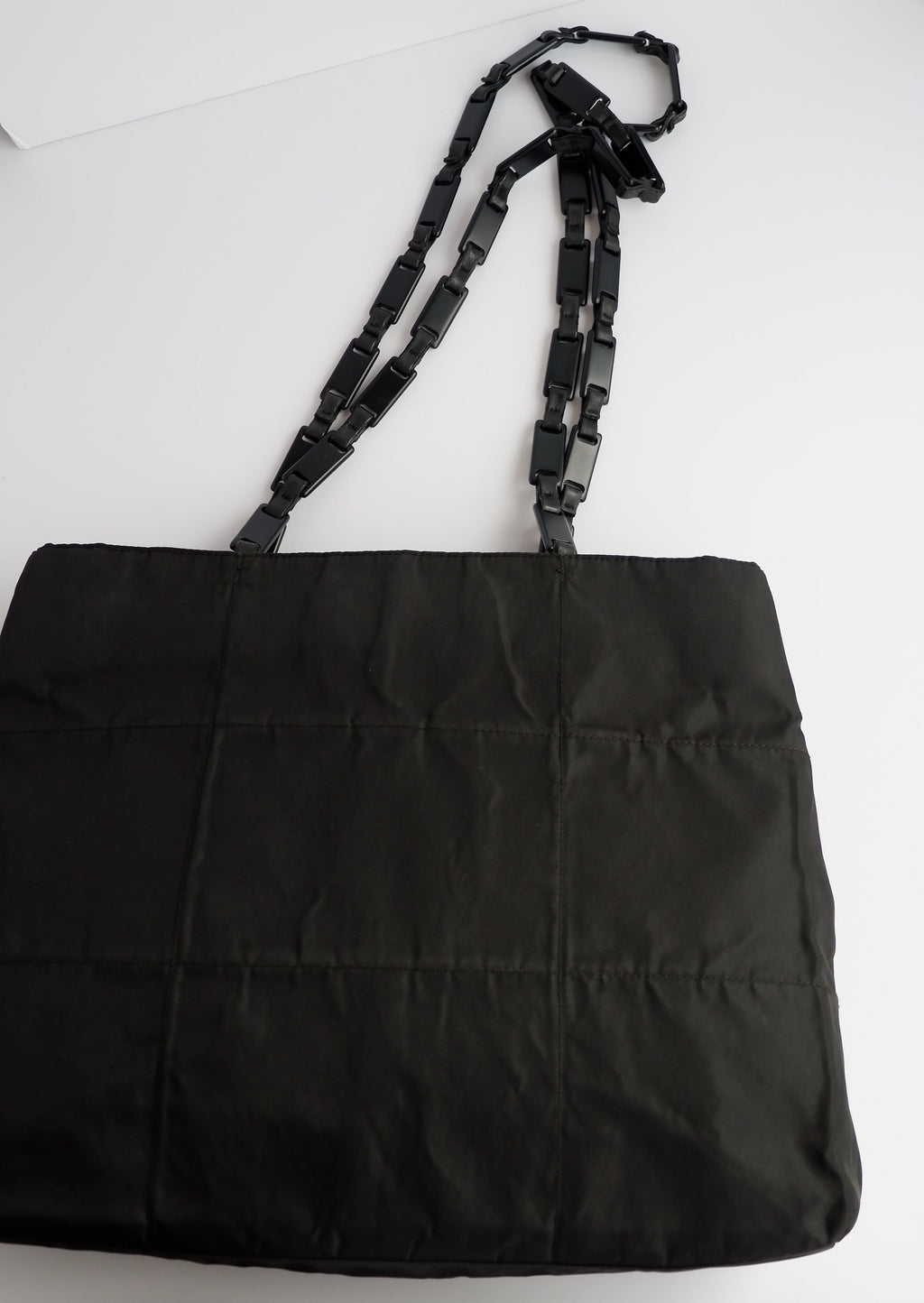 Authentique Sac cabas Prada en nylon noir et plastique à longues anses, d'occasion
