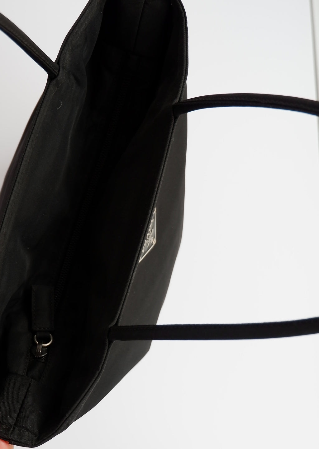 Authentique Sac Cabas Prada Petit Modèle en Nylon Noir d'Occasion