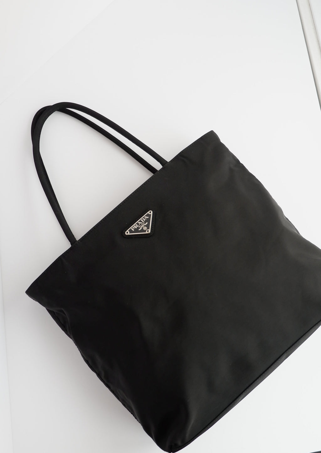 Authentique Sac Cabas Prada Petit Modèle en Nylon Noir d'Occasion