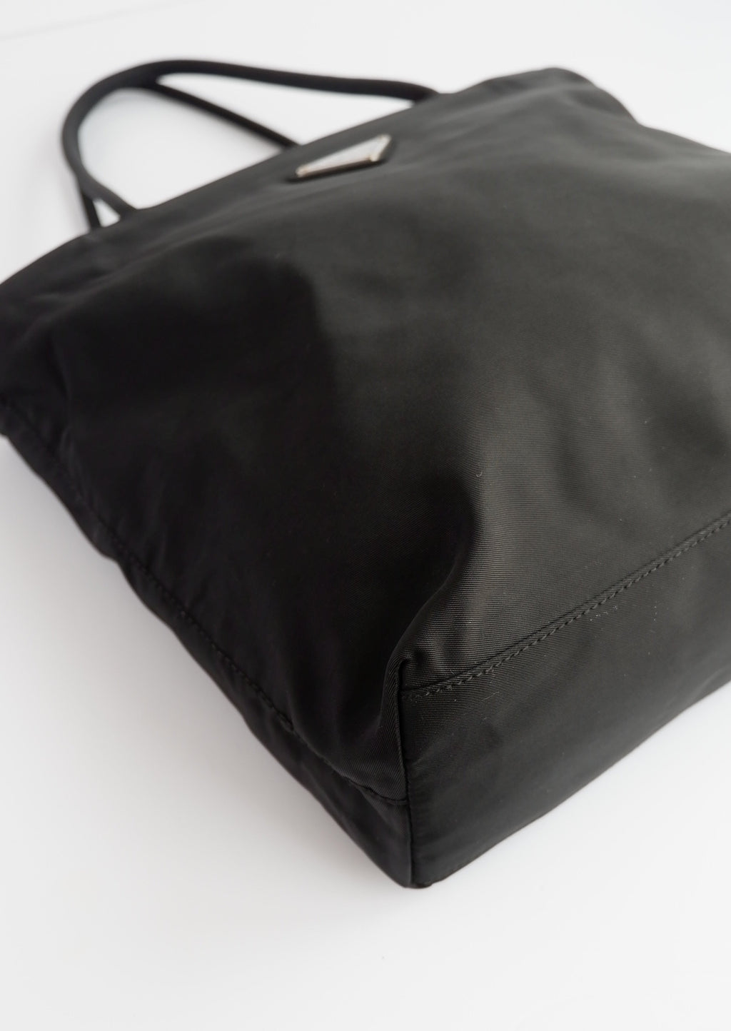 Authentique Sac Cabas Prada Petit Modèle en Nylon Noir d'Occasion