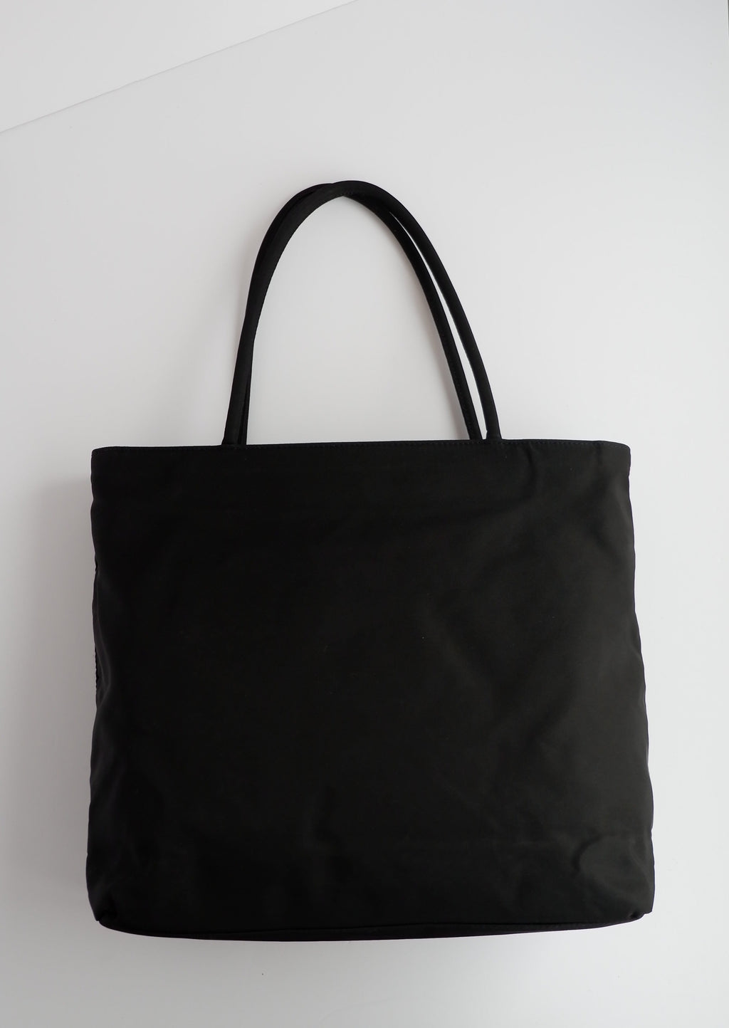 Authentique Sac Cabas Prada Petit Modèle en Nylon Noir d'Occasion