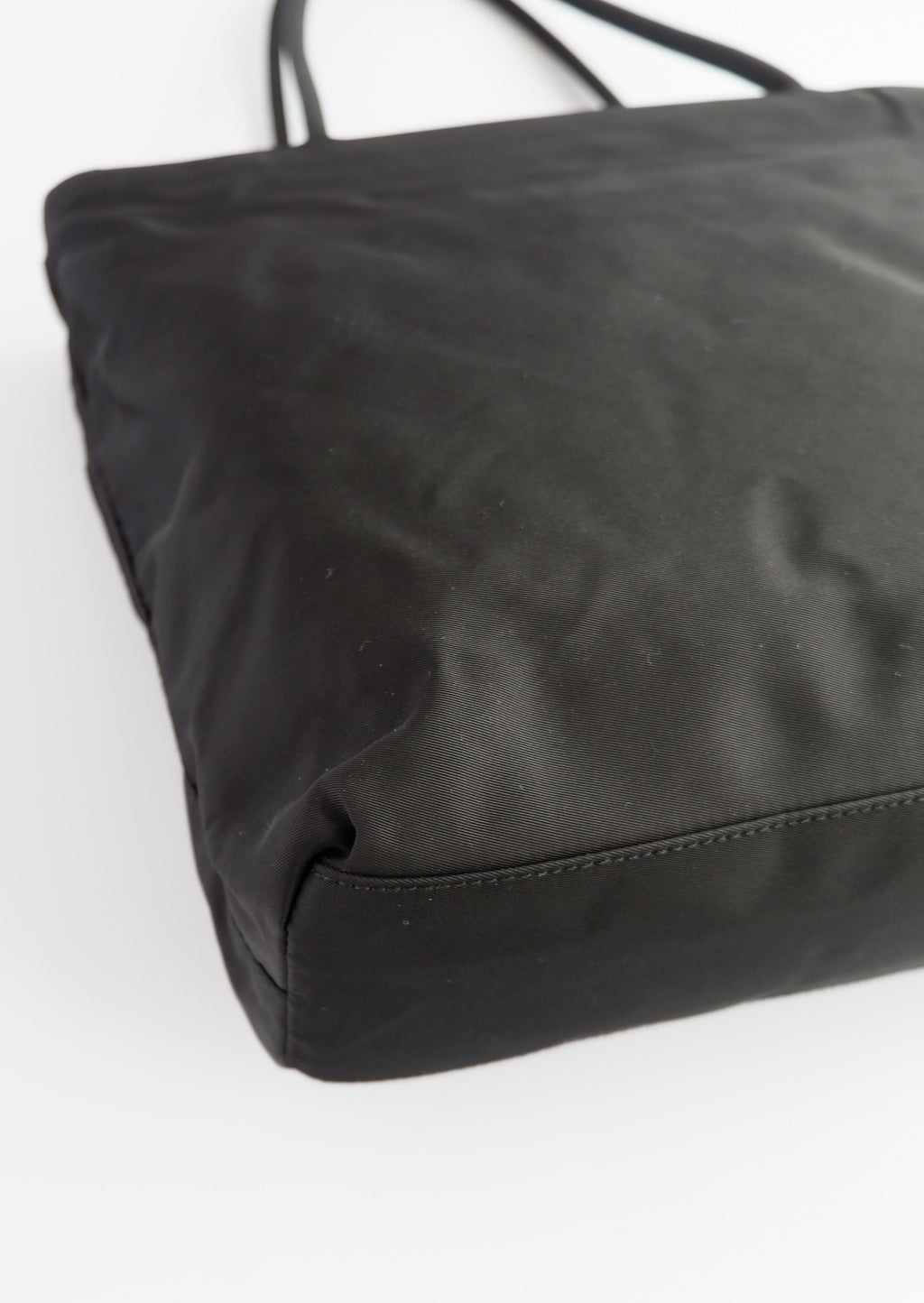 Authentique Sac Cabas Prada Petit Modèle en Nylon Noir d'Occasion