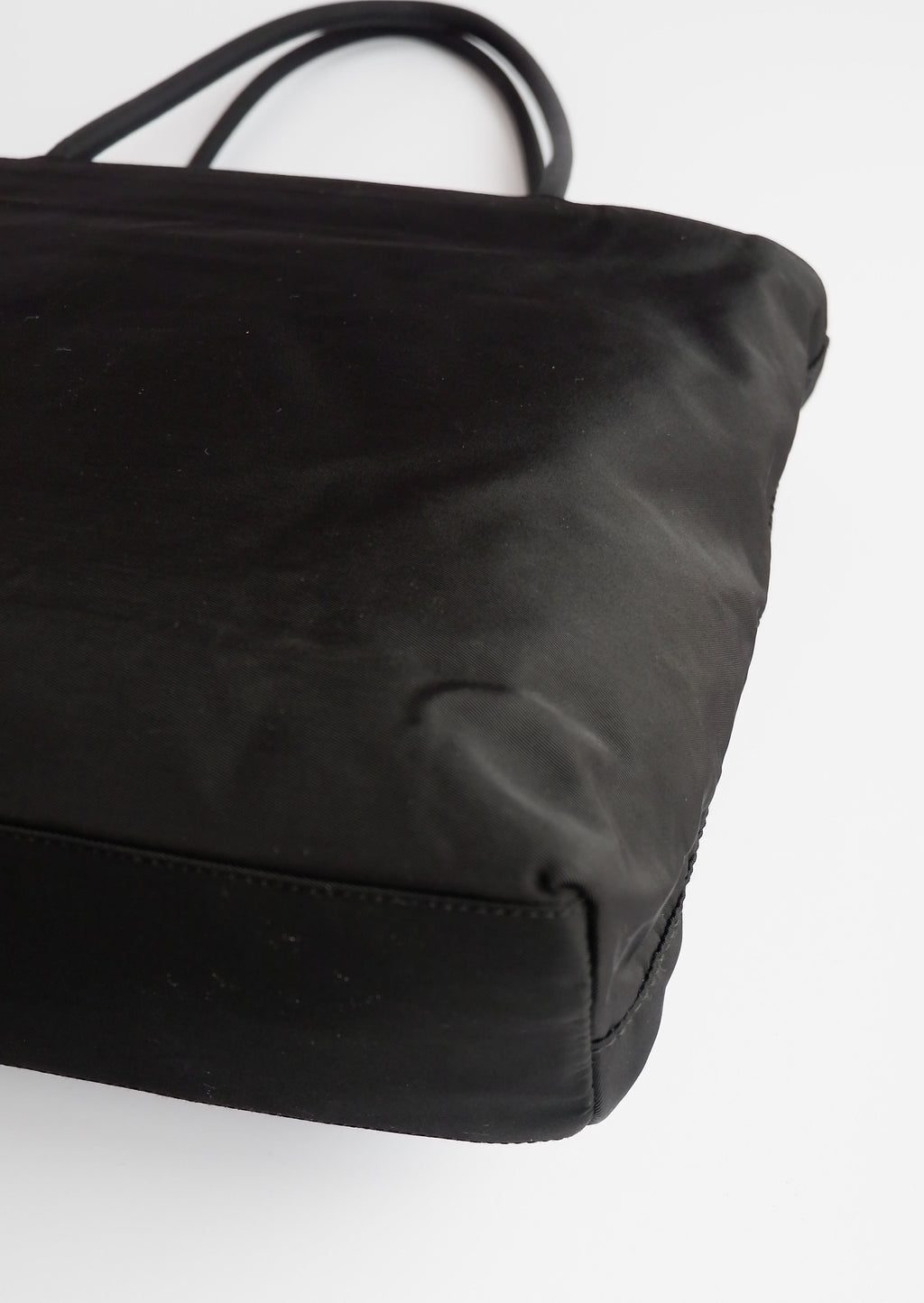 Authentique Sac Cabas Prada Petit Modèle en Nylon Noir d'Occasion