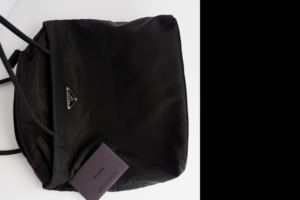 Authentique Sac Cabas Prada Petit Modèle en Nylon Noir d'Occasion