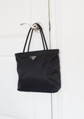 Authentique Sac Cabas Prada Petit Modèle en Nylon Noir d'Occasion