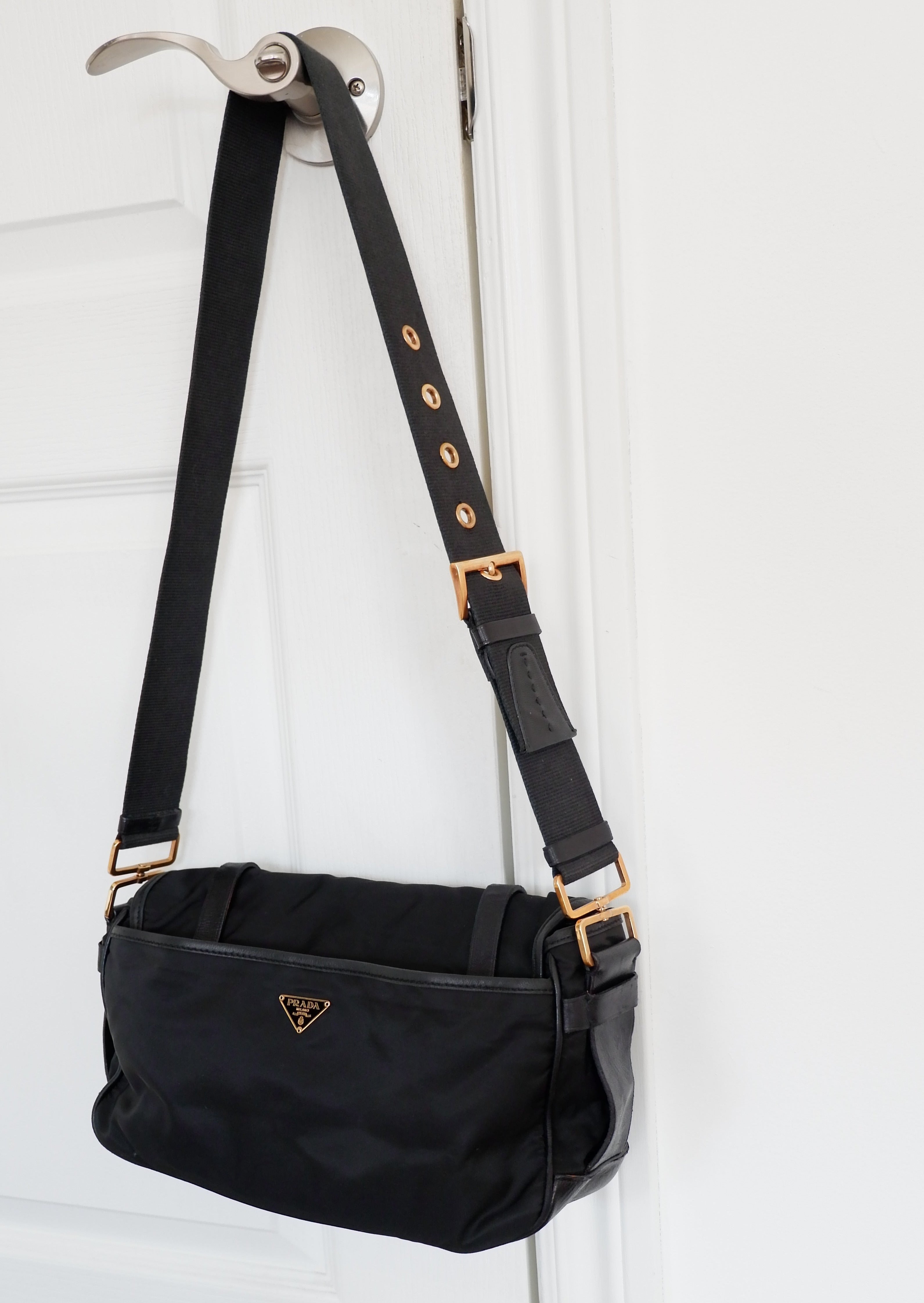 Authentique Sac bandoulière Prada en nylon et cuir noir, d'occasion