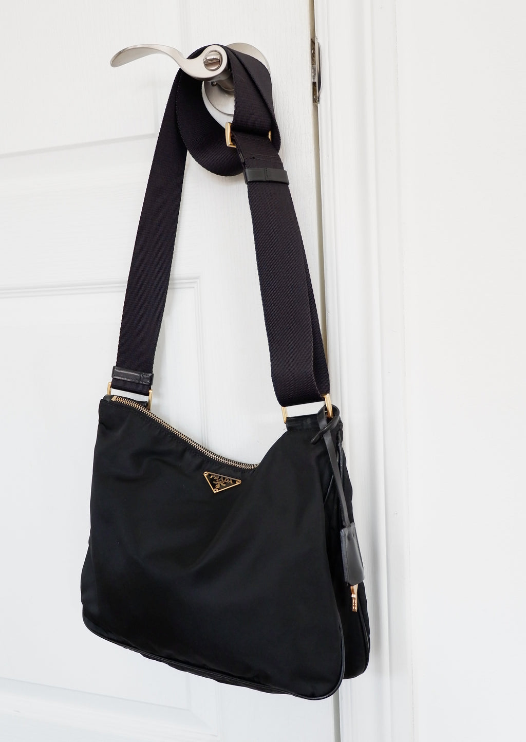 Authentique sac à bandoulière en nylon noir Prada d'occasion