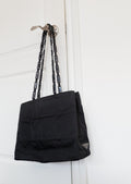 Authentique Sac cabas Prada en nylon noir et plastique à longues anses, d'occasion