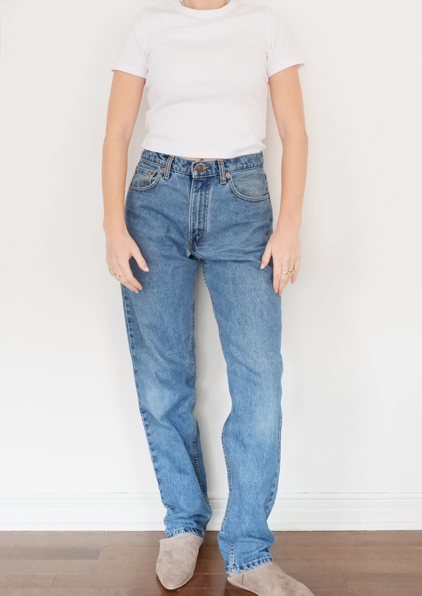 Levis Vintage 550 Medium Wash Jeans - 31