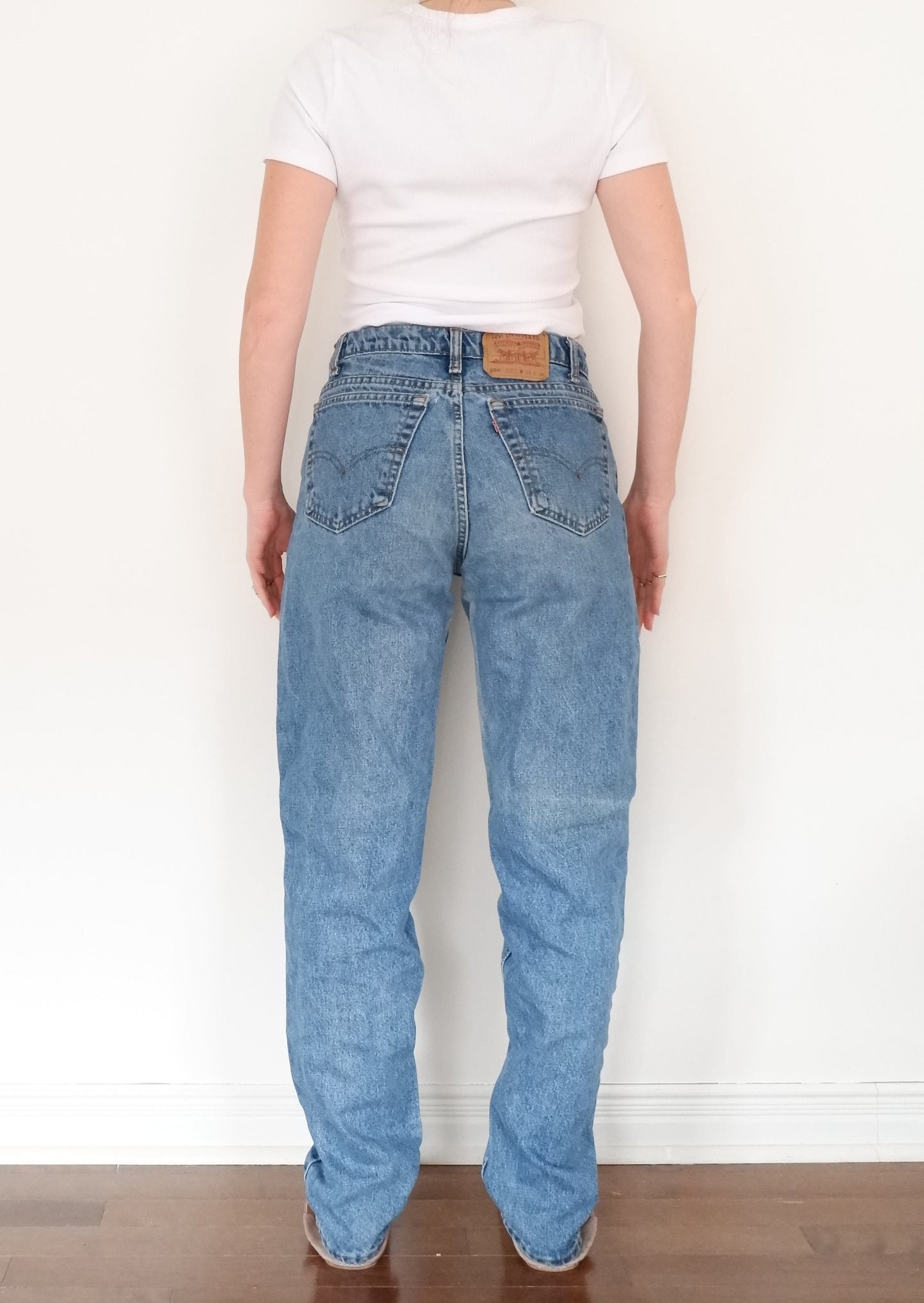 Levis Vintage 550 Medium Wash Jeans - 31