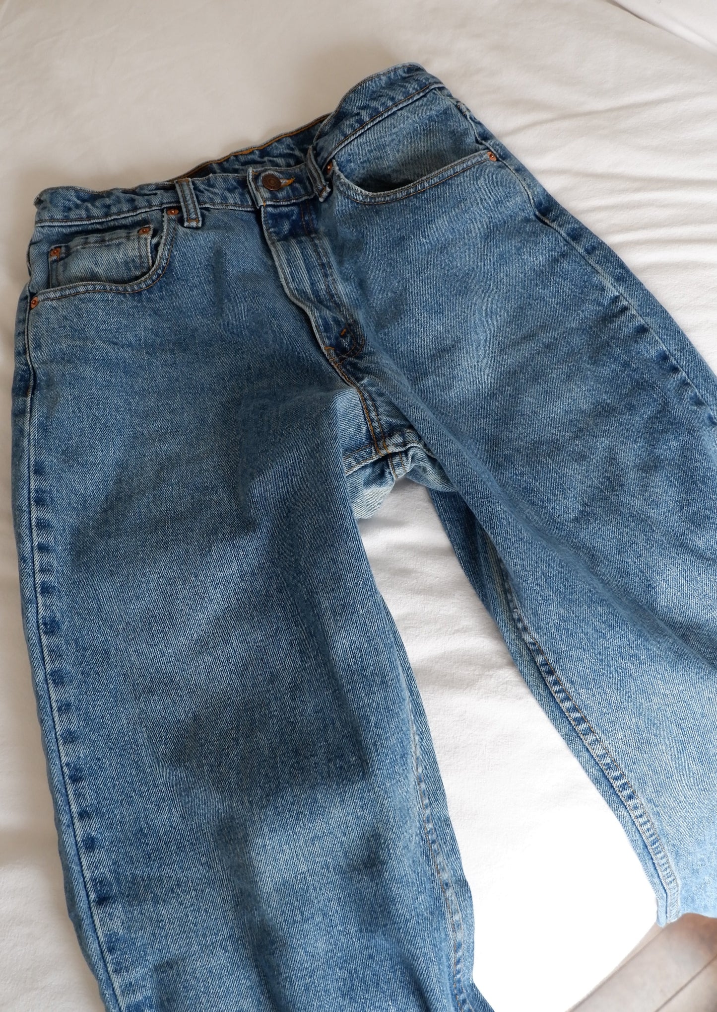 Levis Vintage 550 Medium Wash Jeans - 31