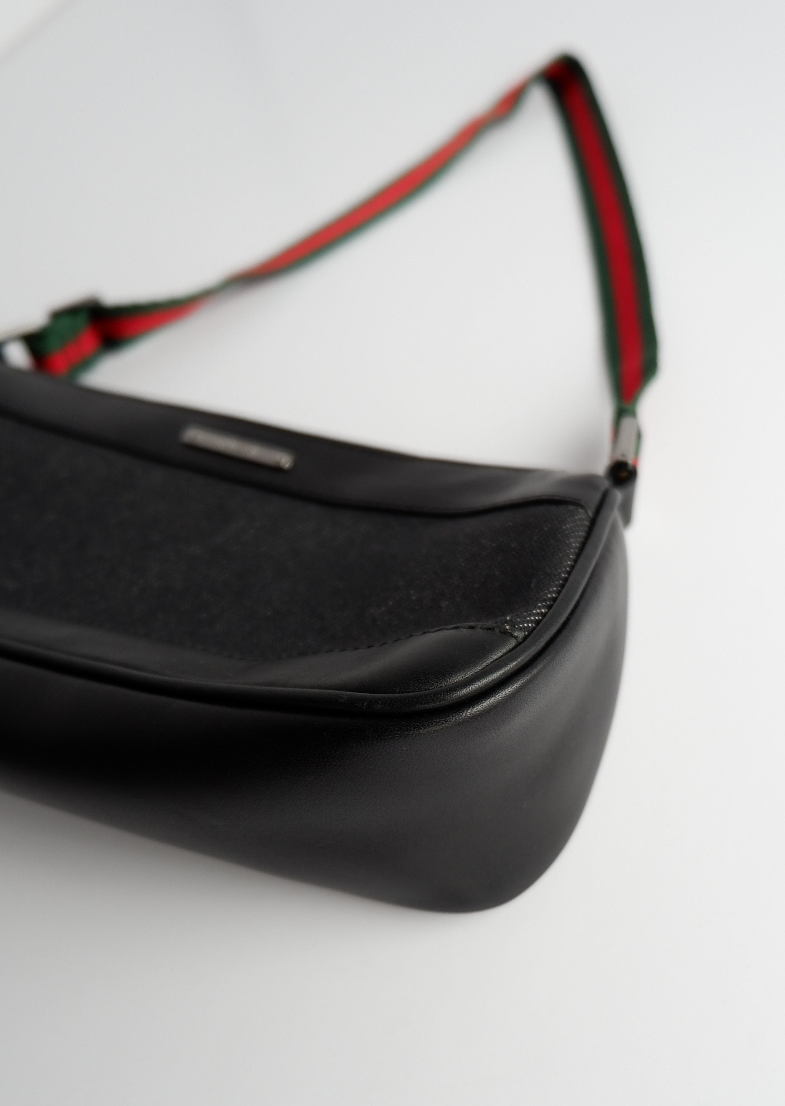Authentique sac à bandoulière Gucci Micro en jean noir et cuir d'occasion