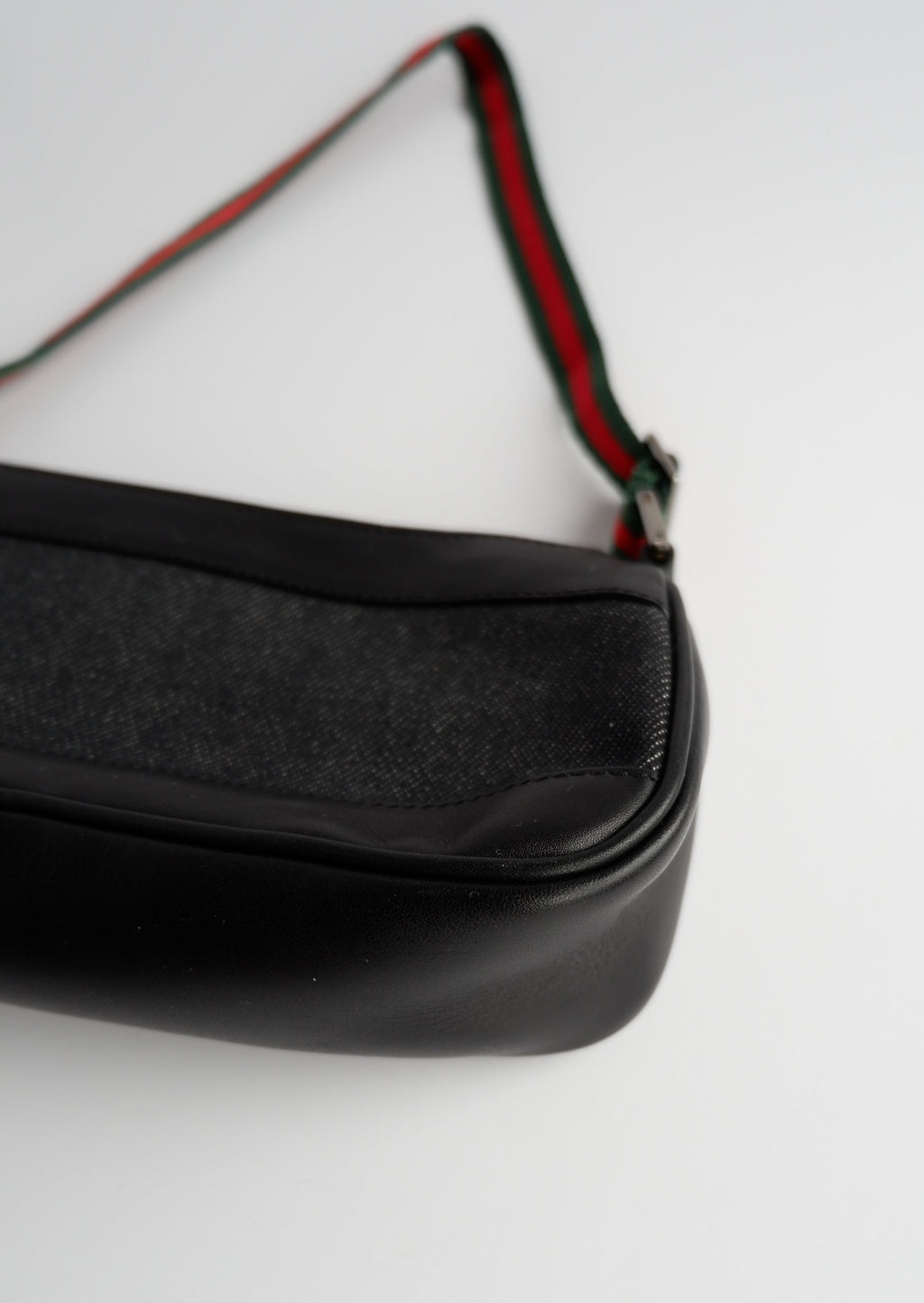 Authentique sac à bandoulière Gucci Micro en jean noir et cuir d'occasion