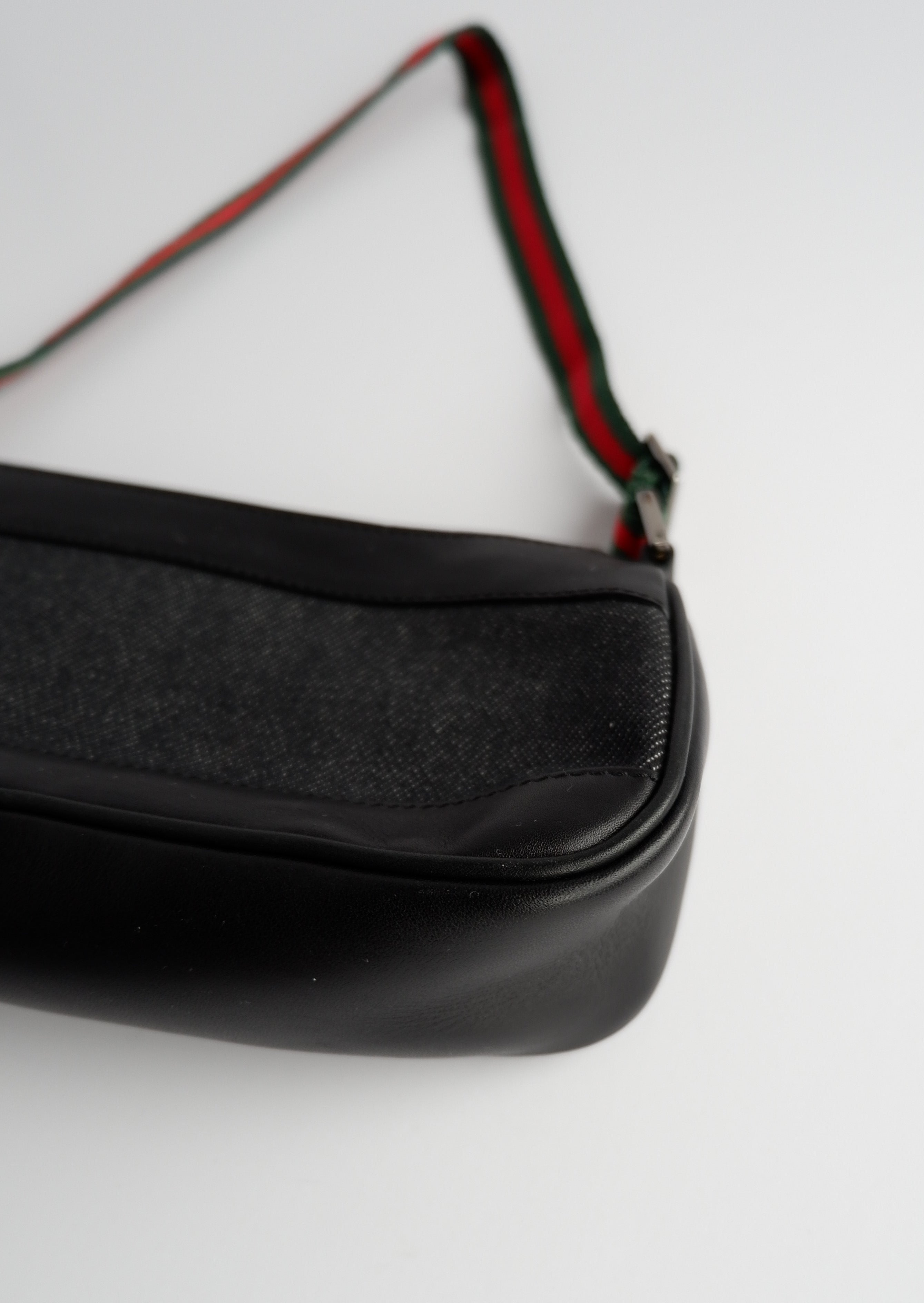 Authentique sac à bandoulière Gucci Micro en jean noir et cuir d'occasion