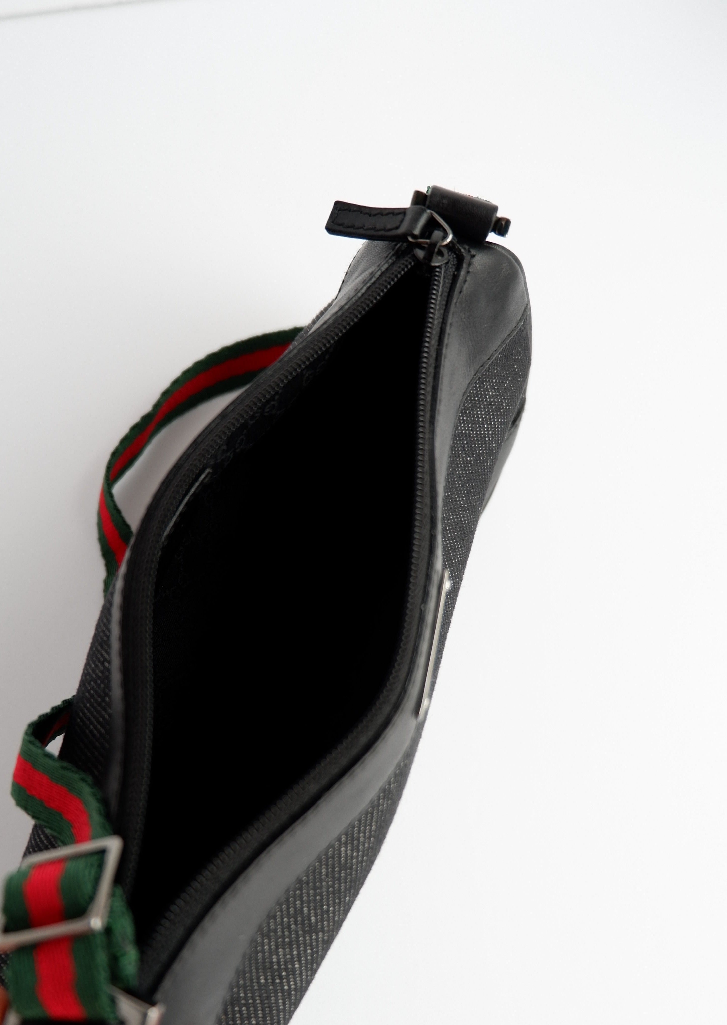 Authentique sac à bandoulière Gucci Micro en jean noir et cuir d'occasion