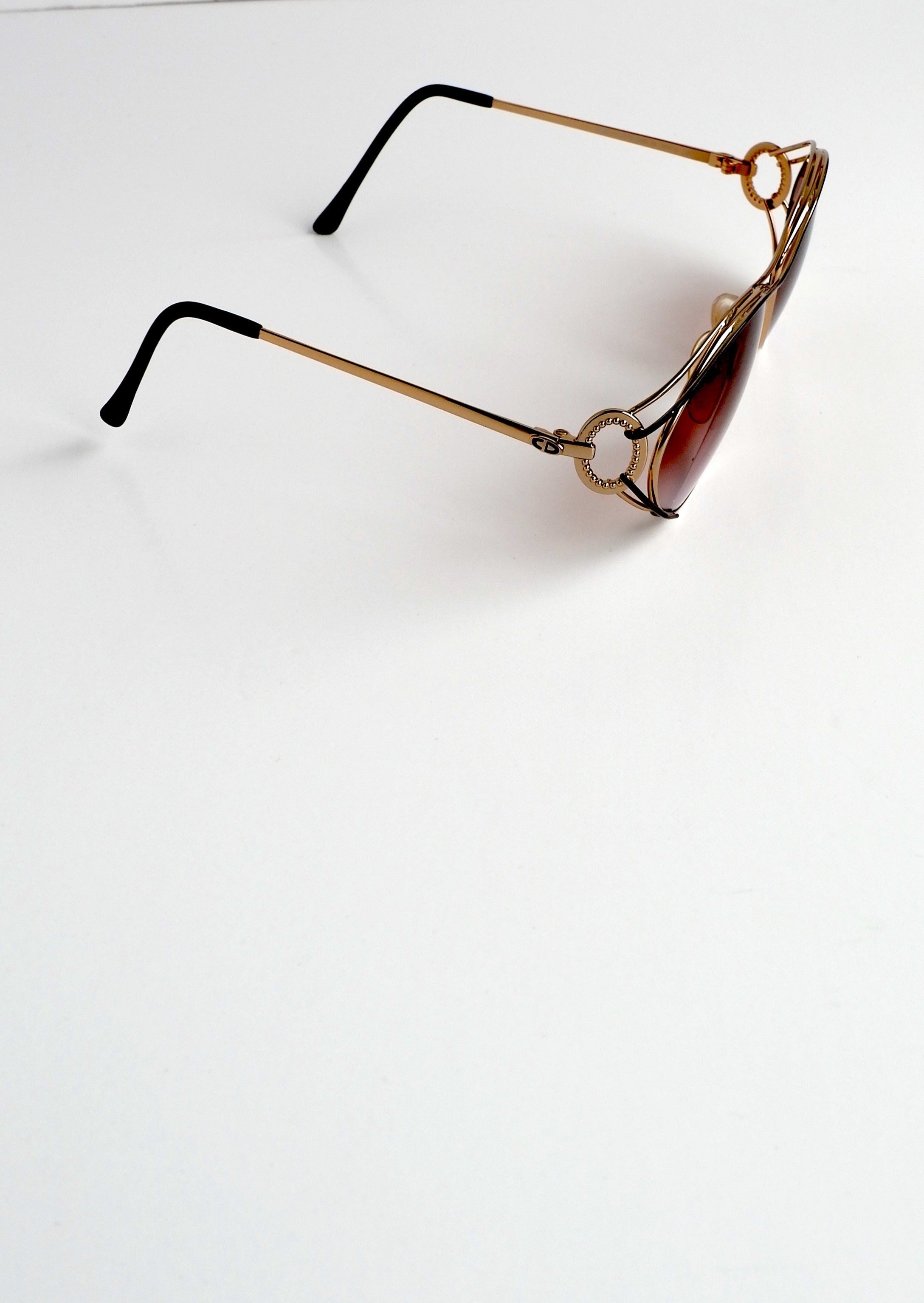 Authentiques lunettes de soleil vintage d'occasion à monture en métal doré Christian Dior