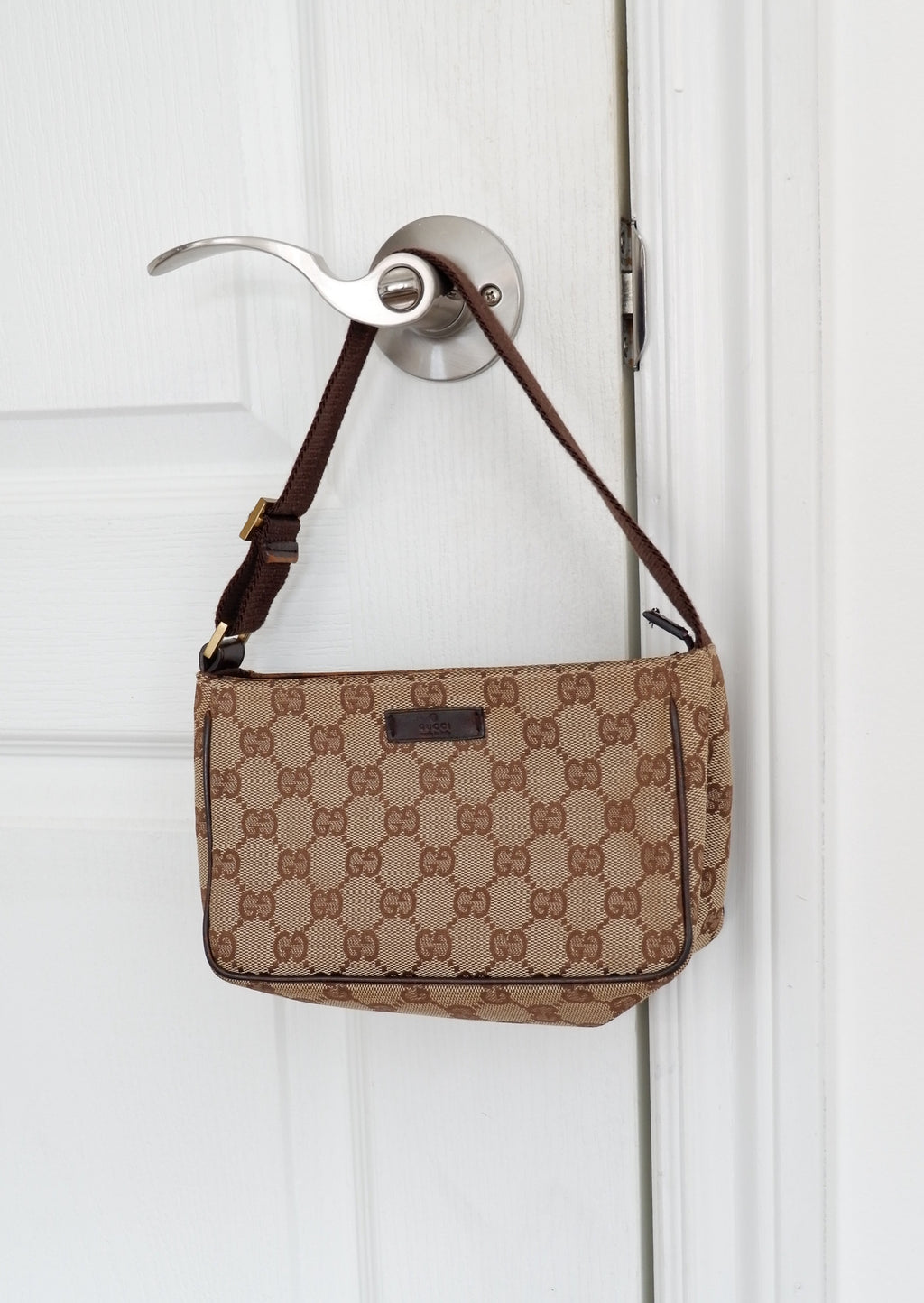 Authentique Sac bandoulière Gucci Micro en toile GG marron, d'occasion