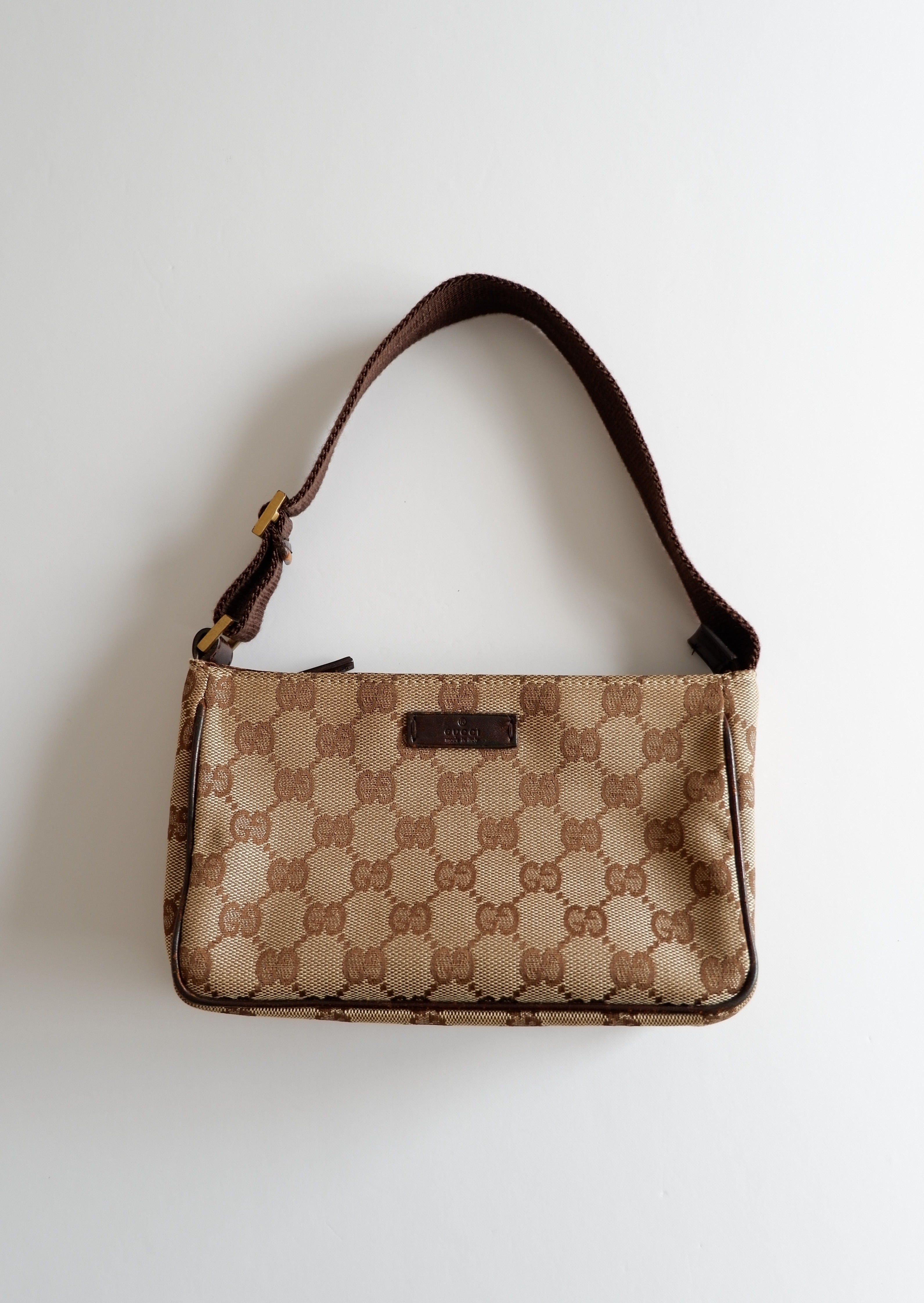 Authentique Sac bandoulière Gucci Micro en toile GG marron, d'occasion