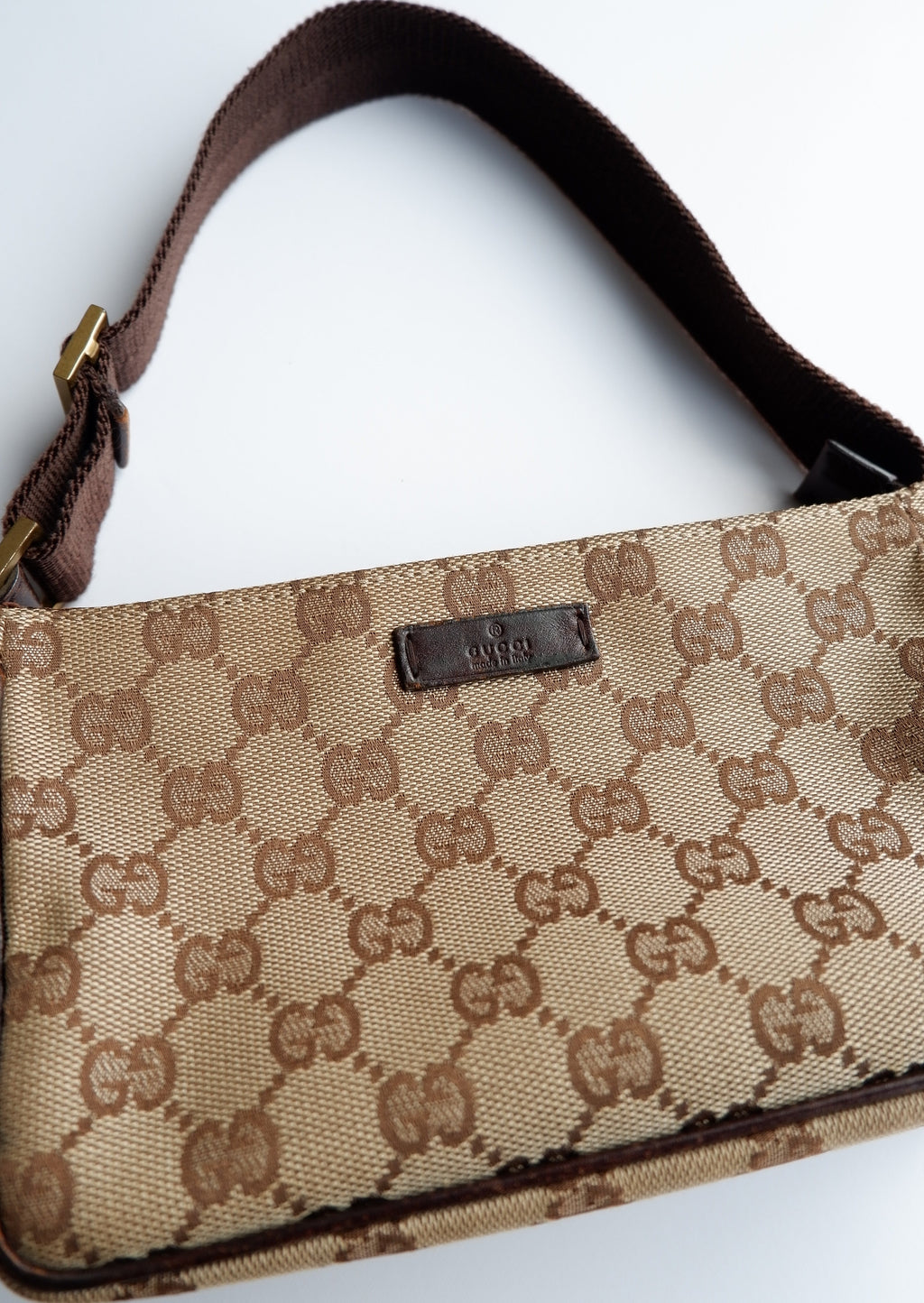 Authentique Sac bandoulière Gucci Micro en toile GG marron, d'occasion