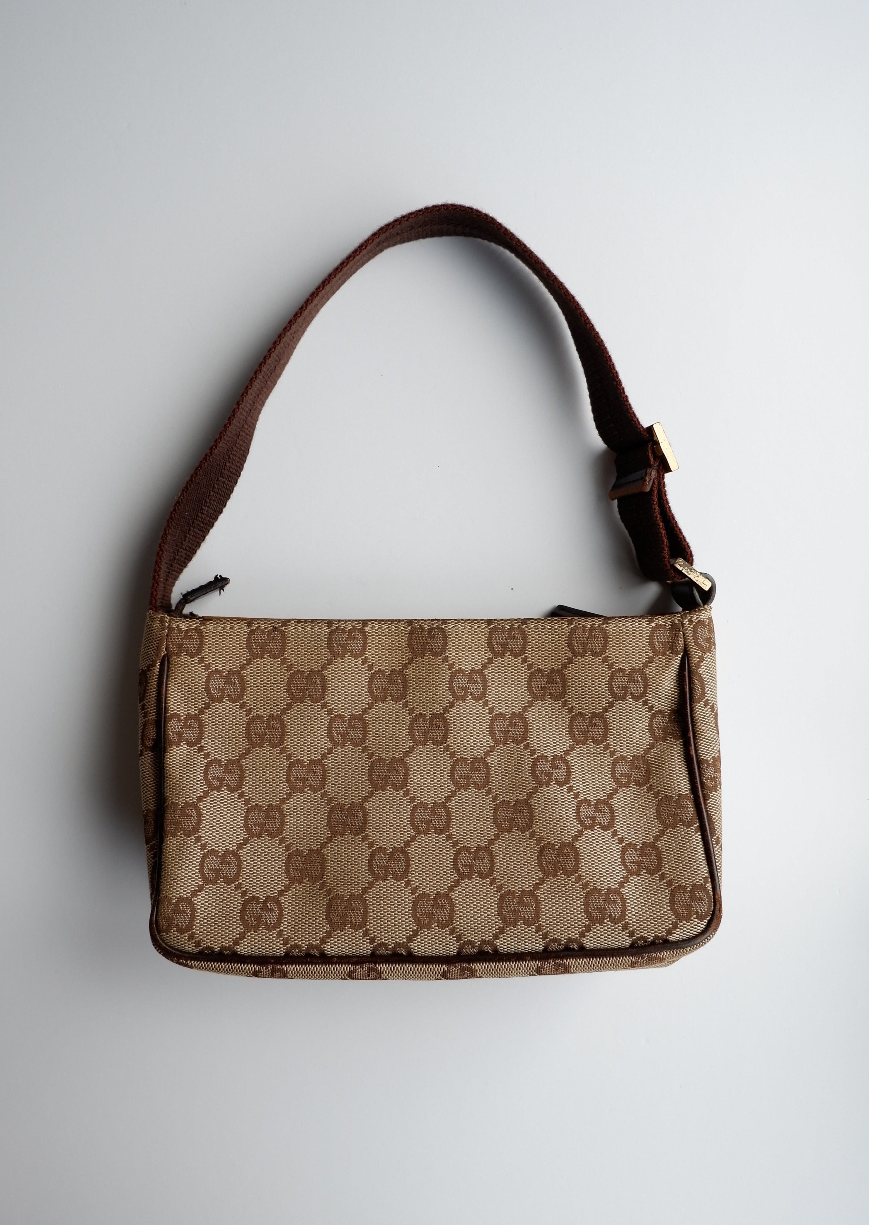 Authentique Sac bandoulière Gucci Micro en toile GG marron, d'occasion