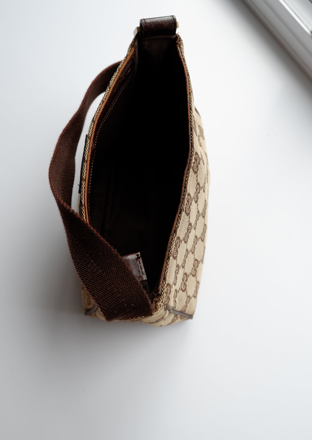 Authentique Sac bandoulière Gucci Micro en toile GG marron, d'occasion