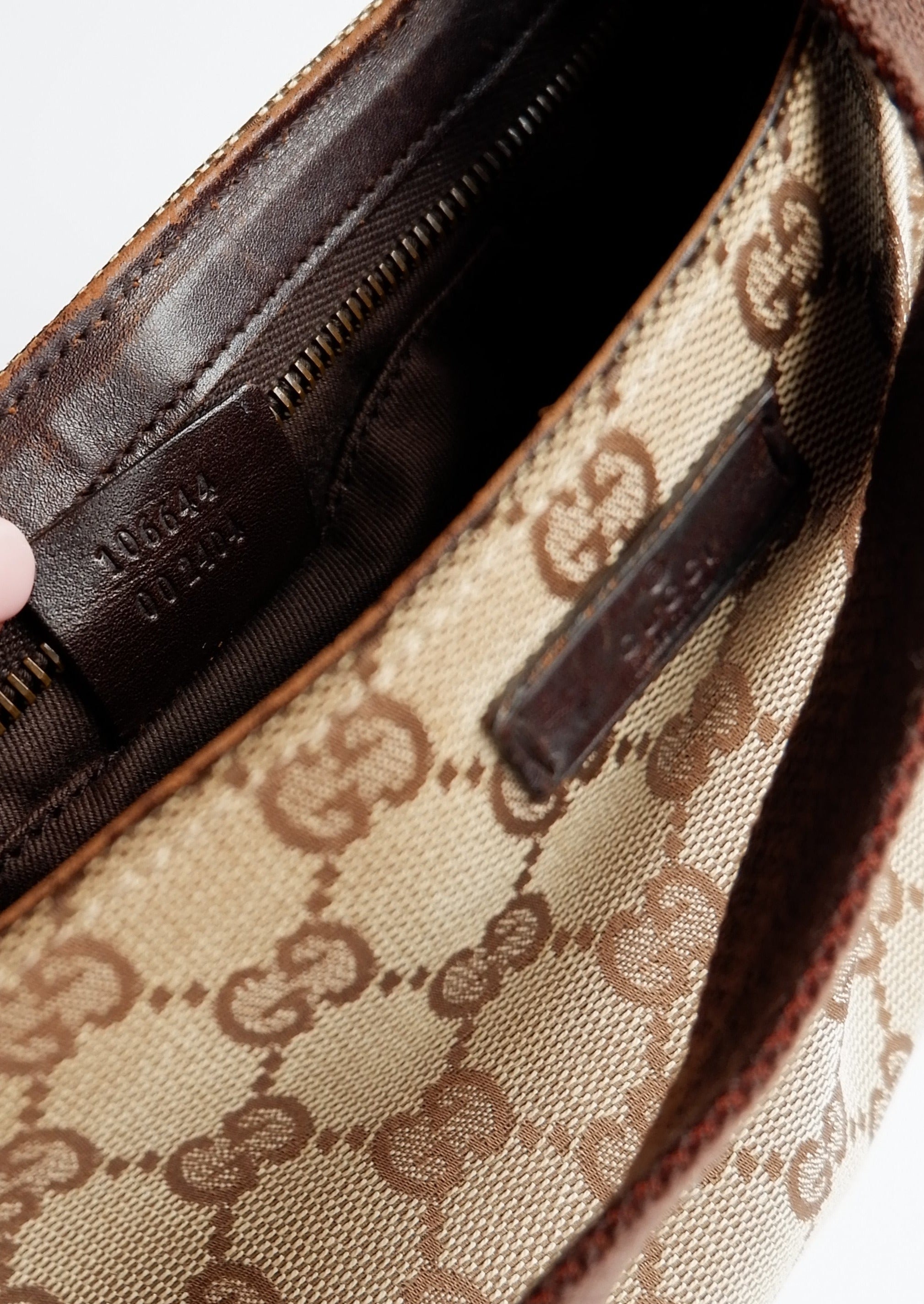 Authentique Sac bandoulière Gucci Micro en toile GG marron, d'occasion