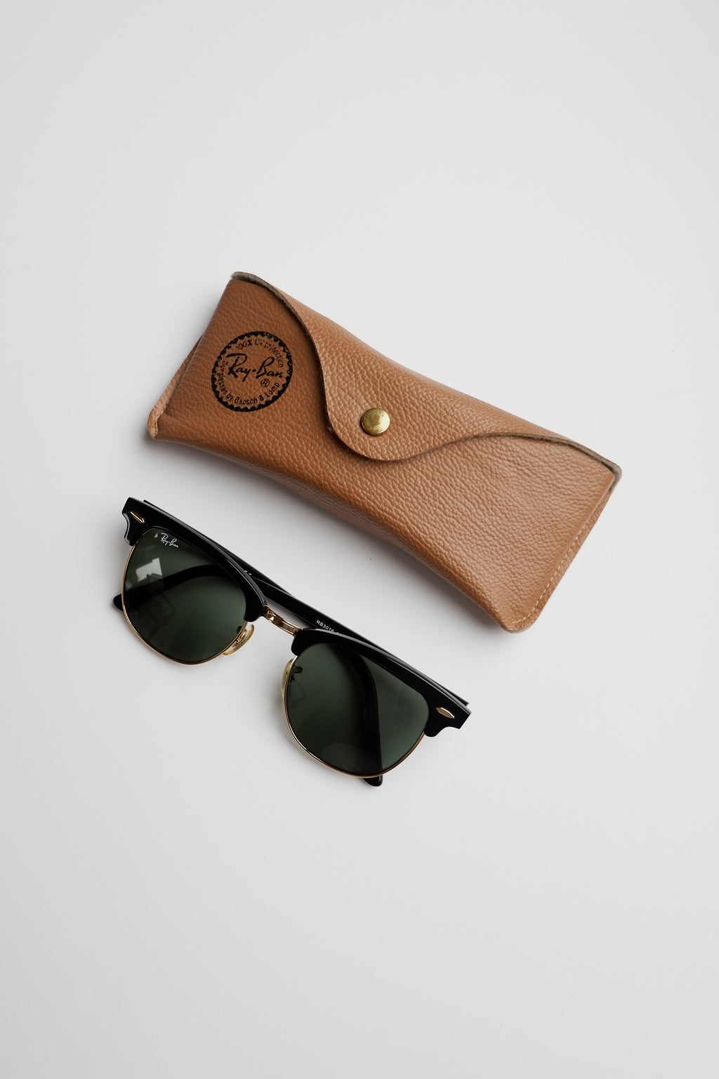Authentiques lunettes de soleil Ray-Ban Clubmaster noires d'occasion