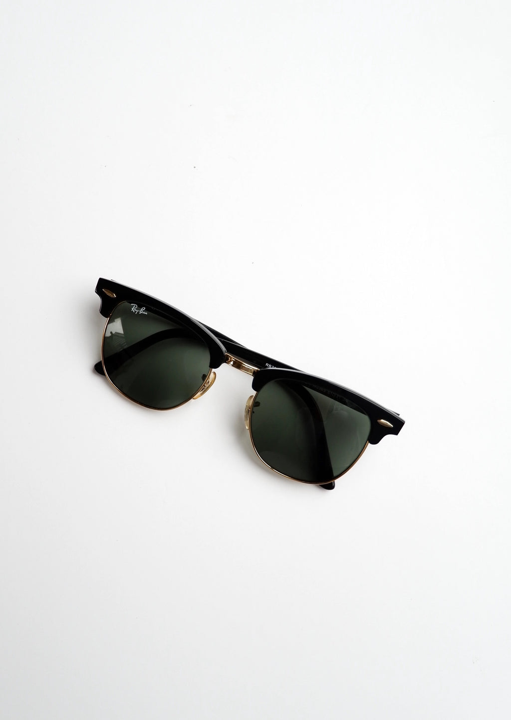 Authentiques lunettes de soleil Ray-Ban Clubmaster noires d'occasion