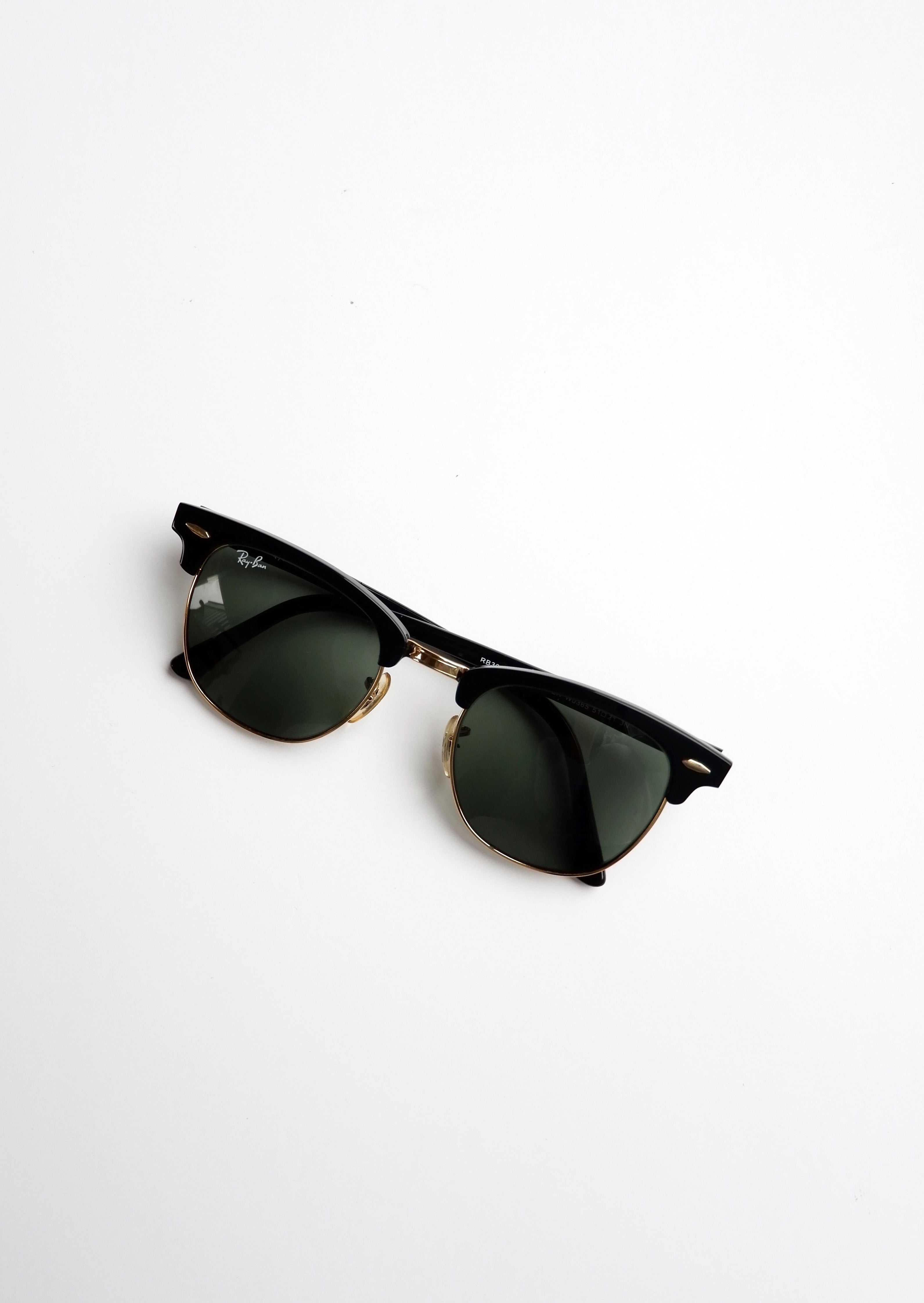 Authentiques lunettes de soleil Ray-Ban Clubmaster noires d'occasion