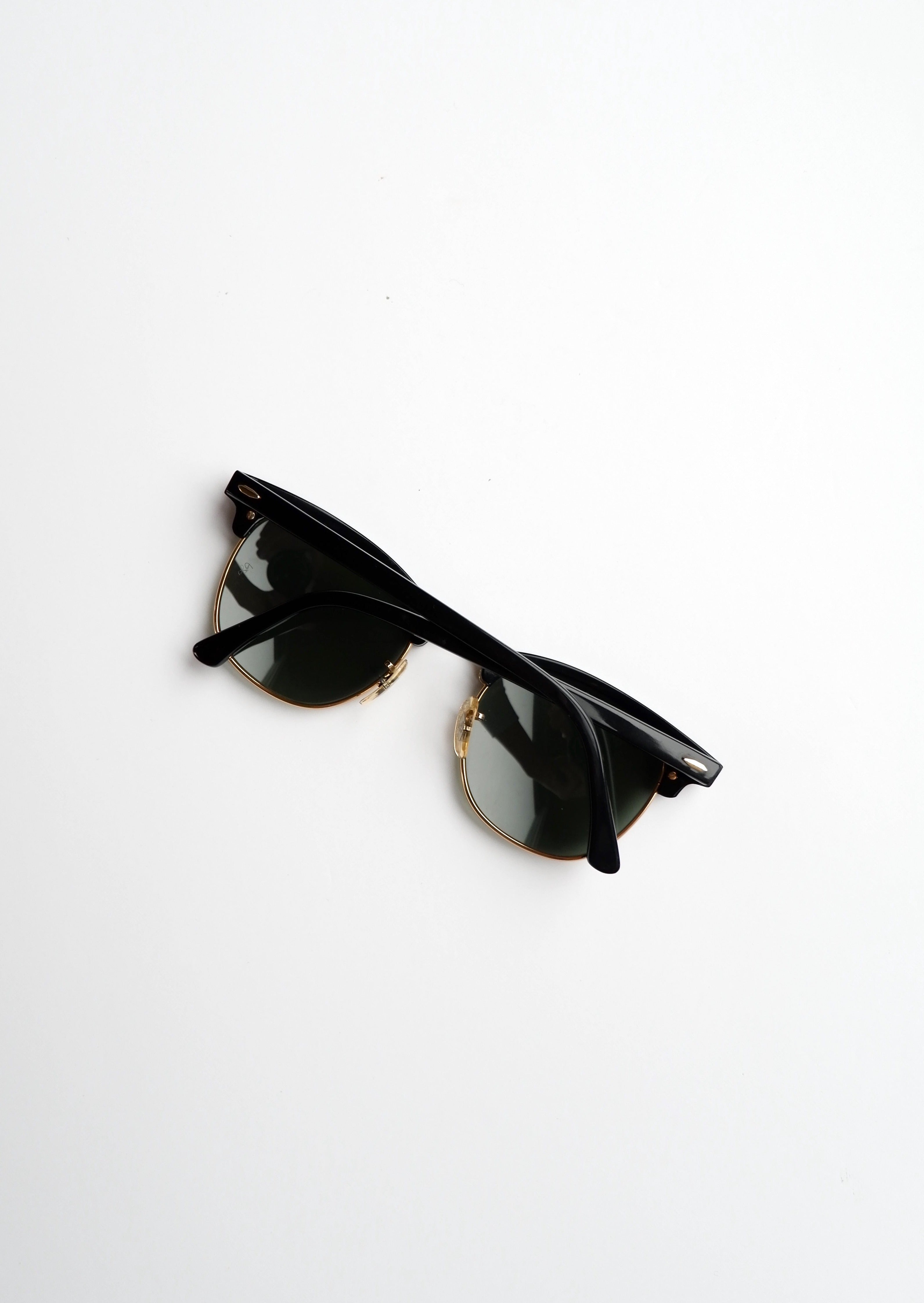 Authentiques lunettes de soleil Ray-Ban Clubmaster noires d'occasion