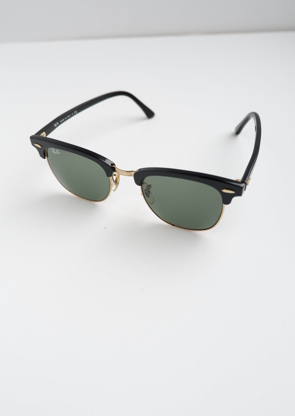 Authentiques lunettes de soleil Ray-Ban Clubmaster noires d'occasion