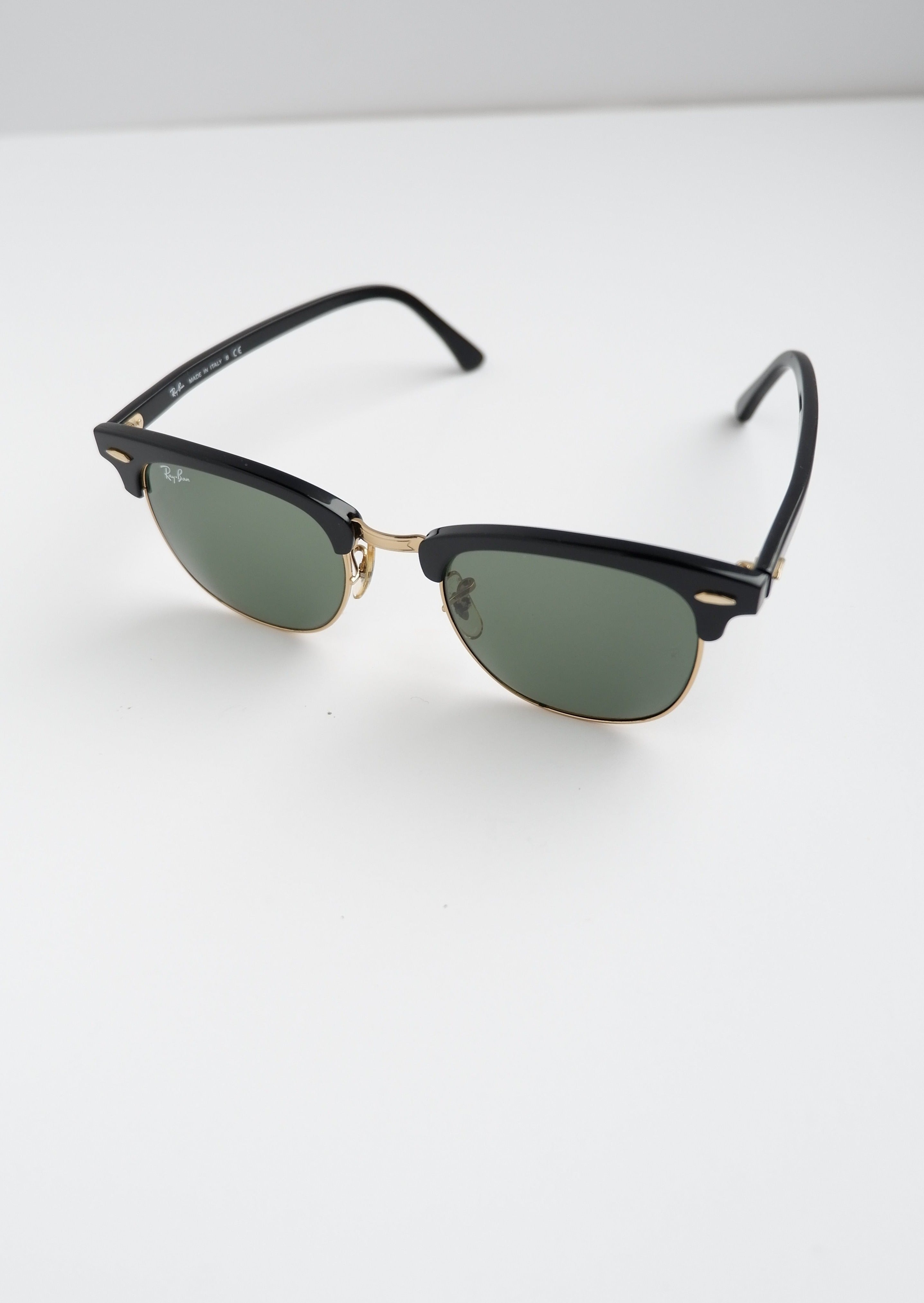 Authentiques lunettes de soleil Ray-Ban Clubmaster noires d'occasion