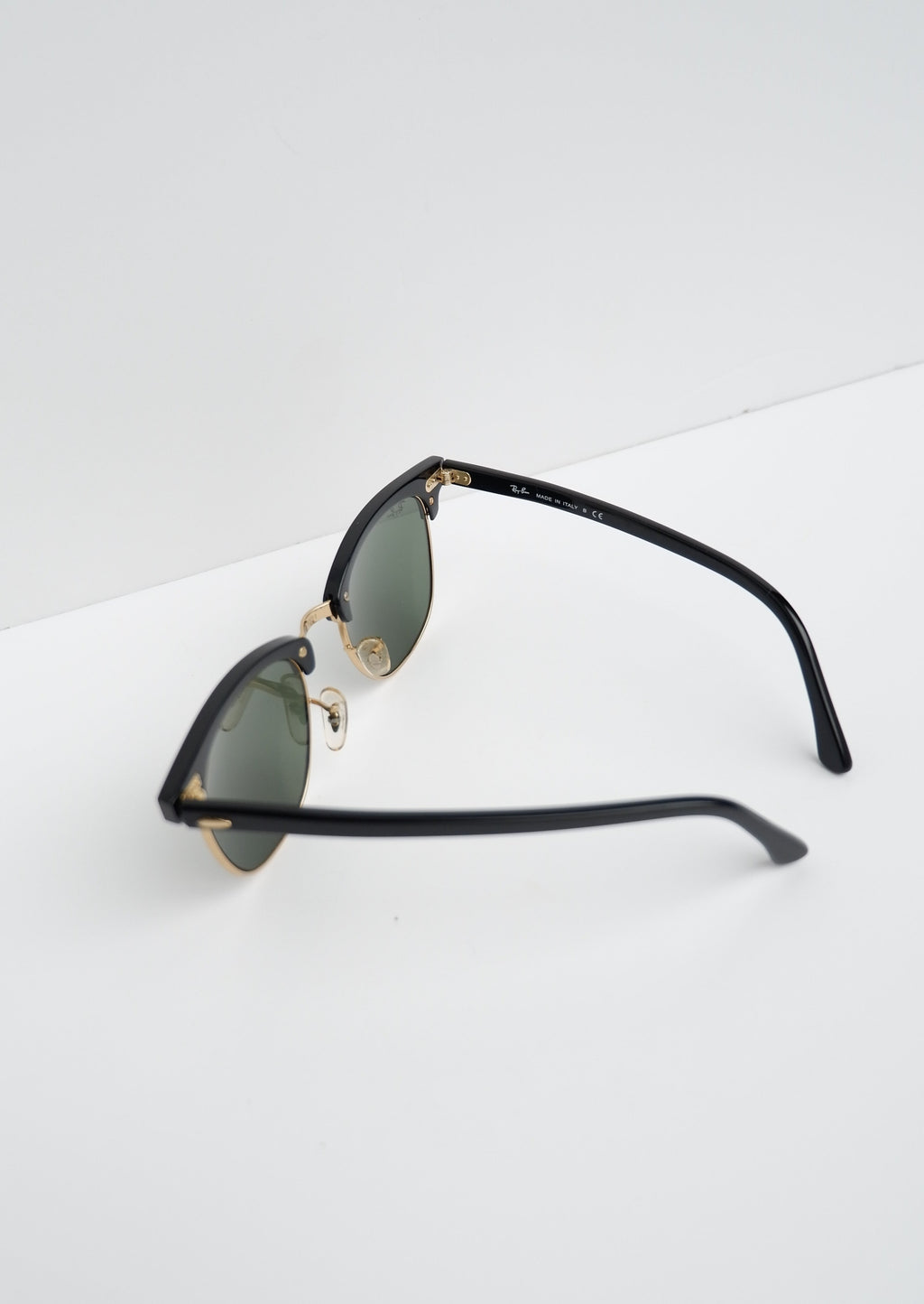 Authentiques lunettes de soleil Ray-Ban Clubmaster noires d'occasion