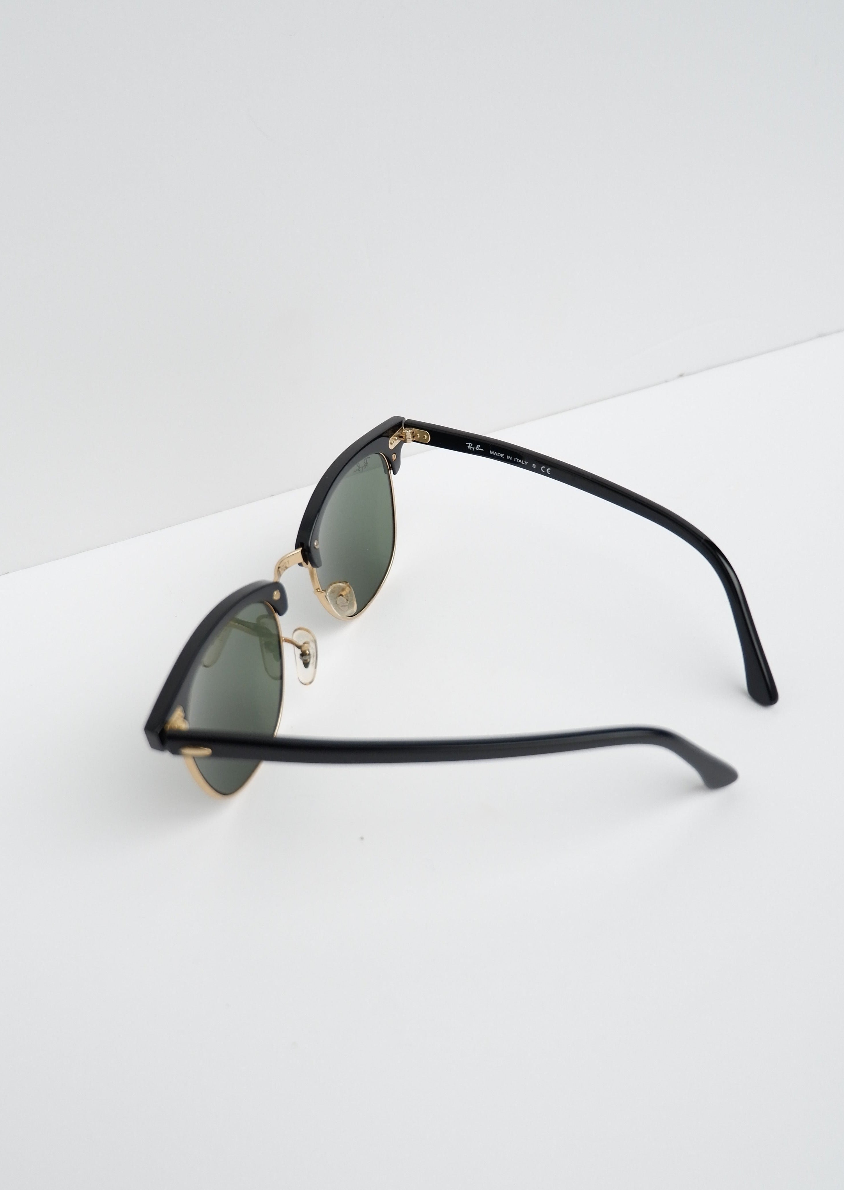 Authentiques lunettes de soleil Ray-Ban Clubmaster noires d'occasion