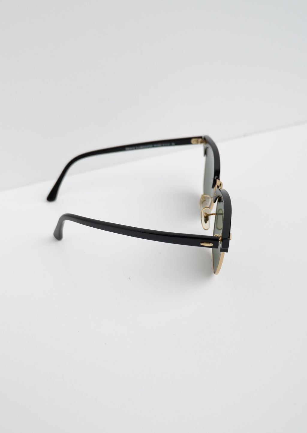 Authentiques lunettes de soleil Ray-Ban Clubmaster noires d'occasion